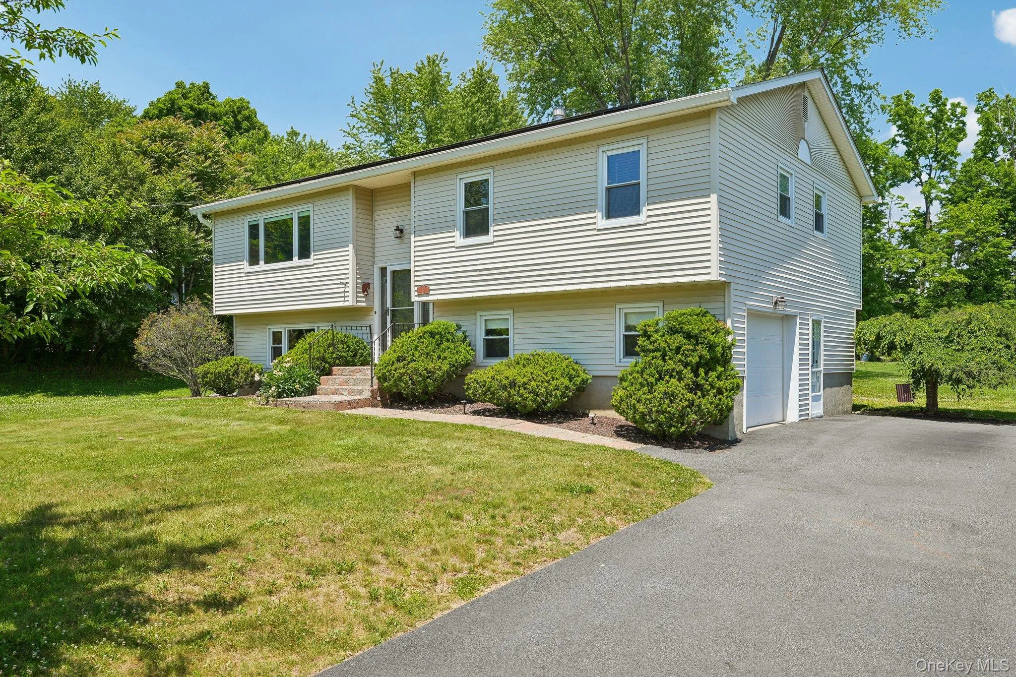 11 Hunter Street, Woodbury, NY, 3 Bedrooms Bedrooms, 8 Rooms Rooms,2 BathroomsBathrooms,Residential,For Rent,Hunter,0,1011049 11 Hunter Street, Woodbury, NY, 3 Bedrooms Bedrooms, 8 Rooms Rooms,2 BathroomsBathrooms,Residential,For Rent,Hunter,0,1011049