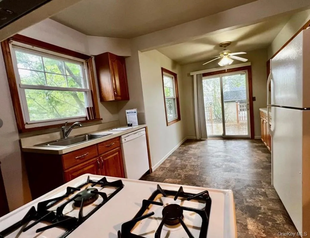 131 Goldenrod Avenue, Hempstead, NY, 3 Bedrooms Bedrooms, 6 Rooms Rooms,1 BathroomBathrooms,Residential Lease,For Rent,Goldenrod,0,1011050 131 Goldenrod Avenue, Hempstead, NY, 3 Bedrooms Bedrooms, 6 Rooms Rooms,1 BathroomBathrooms,Residential Lease,For Rent,Goldenrod,0,1011050