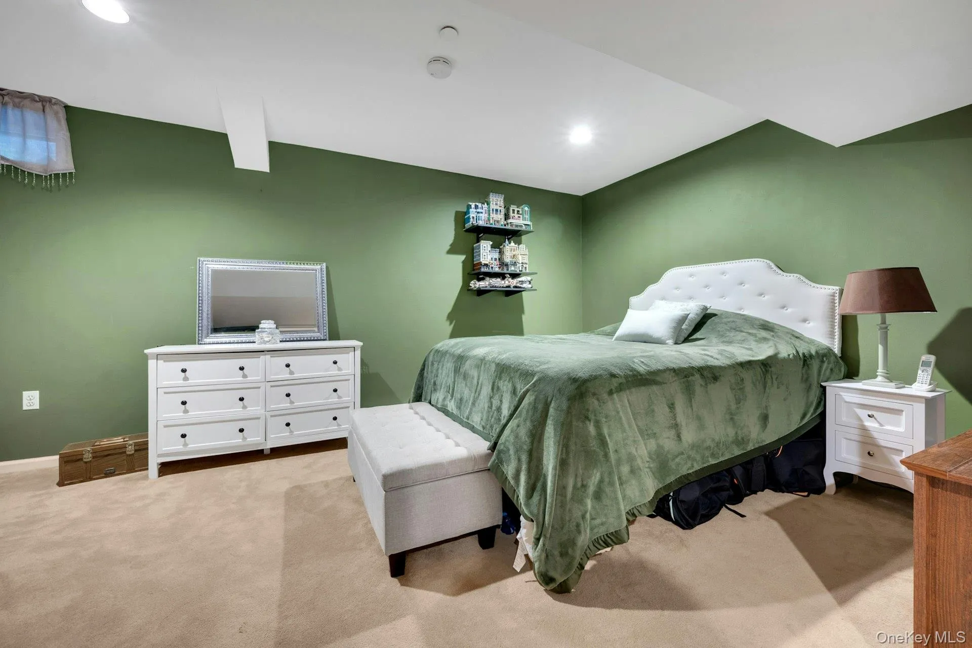 Recreation / au pair/ or guest bedroom Recreation / au pair/ or guest bedroom