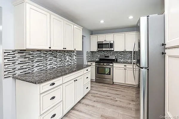 52 Huron Street, Brookhaven, NY, 3 Bedrooms Bedrooms, 9 Rooms Rooms,2 BathroomsBathrooms,Residential Lease,For Rent,Huron,0,1011062 52 Huron Street, Brookhaven, NY, 3 Bedrooms Bedrooms, 9 Rooms Rooms,2 BathroomsBathrooms,Residential Lease,For Rent,Huron,0,1011062