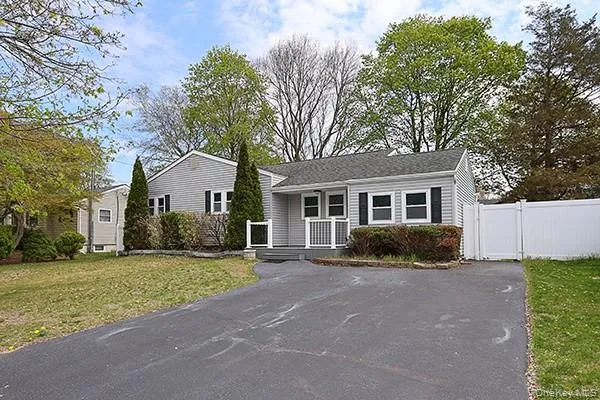 52 Huron Street, Brookhaven, NY, 3 Bedrooms Bedrooms, 9 Rooms Rooms,2 BathroomsBathrooms,Residential Lease,For Rent,Huron,0,1011062 52 Huron Street, Brookhaven, NY, 3 Bedrooms Bedrooms, 9 Rooms Rooms,2 BathroomsBathrooms,Residential Lease,For Rent,Huron,0,1011062