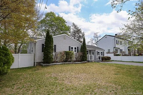 52 Huron Street, Brookhaven, NY, 3 Bedrooms Bedrooms, 9 Rooms Rooms,2 BathroomsBathrooms,Residential Lease,For Rent,Huron,0,1011062 52 Huron Street, Brookhaven, NY, 3 Bedrooms Bedrooms, 9 Rooms Rooms,2 BathroomsBathrooms,Residential Lease,For Rent,Huron,0,1011062
