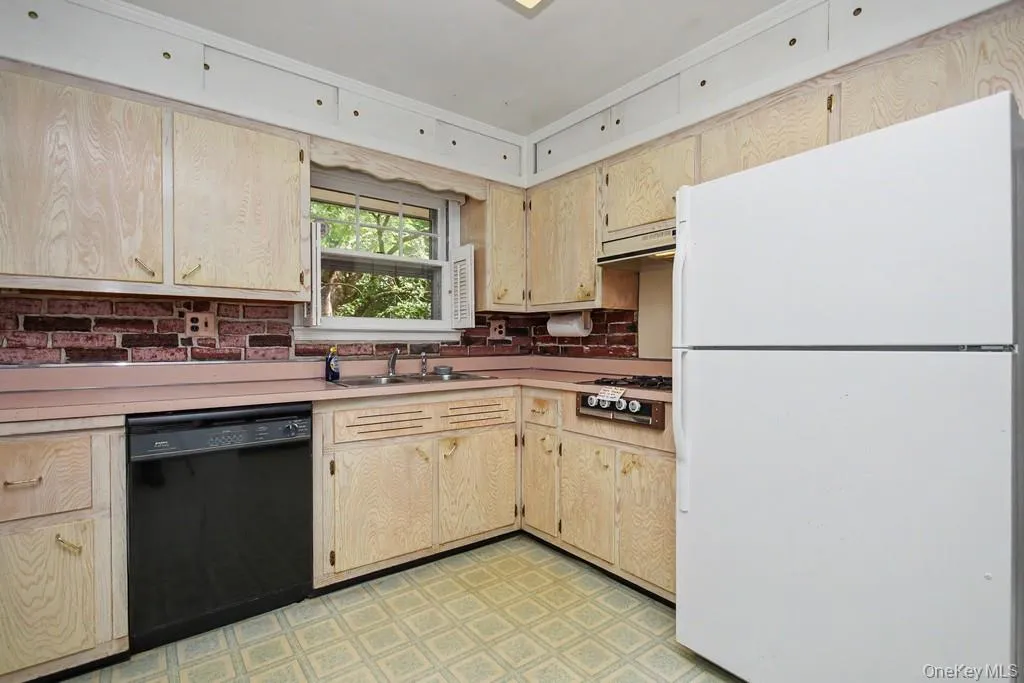 41 Beers Drive, Middletown, NY, 3 Bedrooms Bedrooms, 7 Rooms Rooms,1 BathroomBathrooms,Residential,For Rent,Beers,0,1011066 41 Beers Drive, Middletown, NY, 3 Bedrooms Bedrooms, 7 Rooms Rooms,1 BathroomBathrooms,Residential,For Rent,Beers,0,1011066