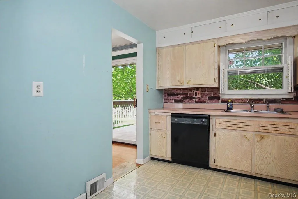 41 Beers Drive, Middletown, NY, 3 Bedrooms Bedrooms, 7 Rooms Rooms,1 BathroomBathrooms,Residential,For Rent,Beers,0,1011066 41 Beers Drive, Middletown, NY, 3 Bedrooms Bedrooms, 7 Rooms Rooms,1 BathroomBathrooms,Residential,For Rent,Beers,0,1011066