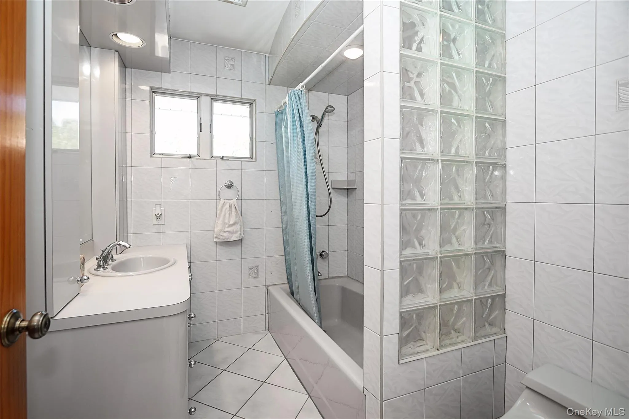 37 Seitz Drive, Oyster Bay, NY, 2 Bedrooms Bedrooms, 4 Rooms Rooms,1 BathroomBathrooms,Residential,For Rent,Seitz,0,1011069 37 Seitz Drive, Oyster Bay, NY, 2 Bedrooms Bedrooms, 4 Rooms Rooms,1 BathroomBathrooms,Residential,For Rent,Seitz,0,1011069