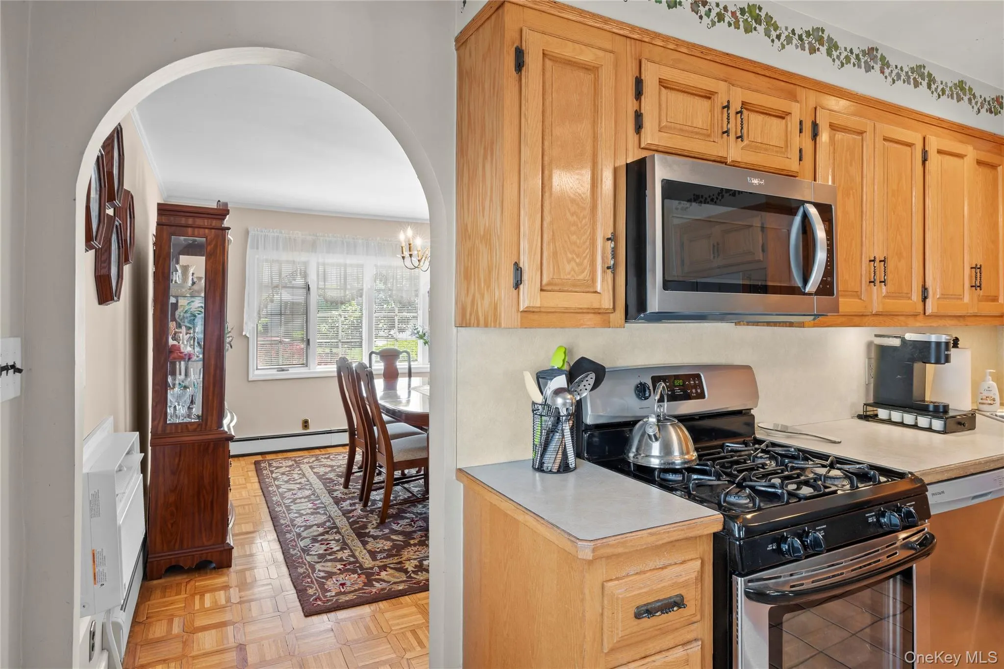 Charming arched opening to adjoining dining/living room. Charming arched opening to adjoining dining/living room.