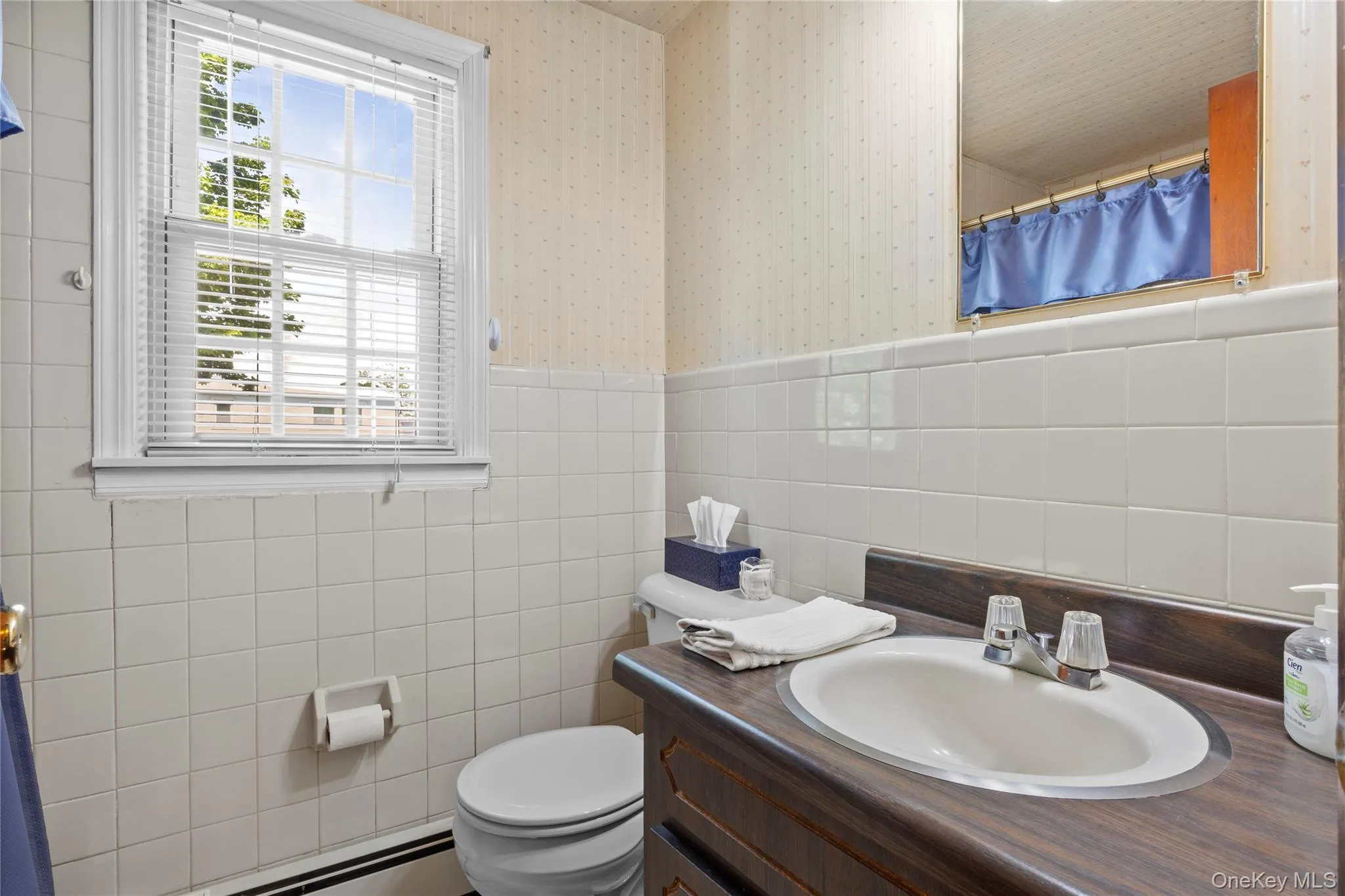 2nd Floor Full Hall Bath 2nd Floor Full Hall Bath