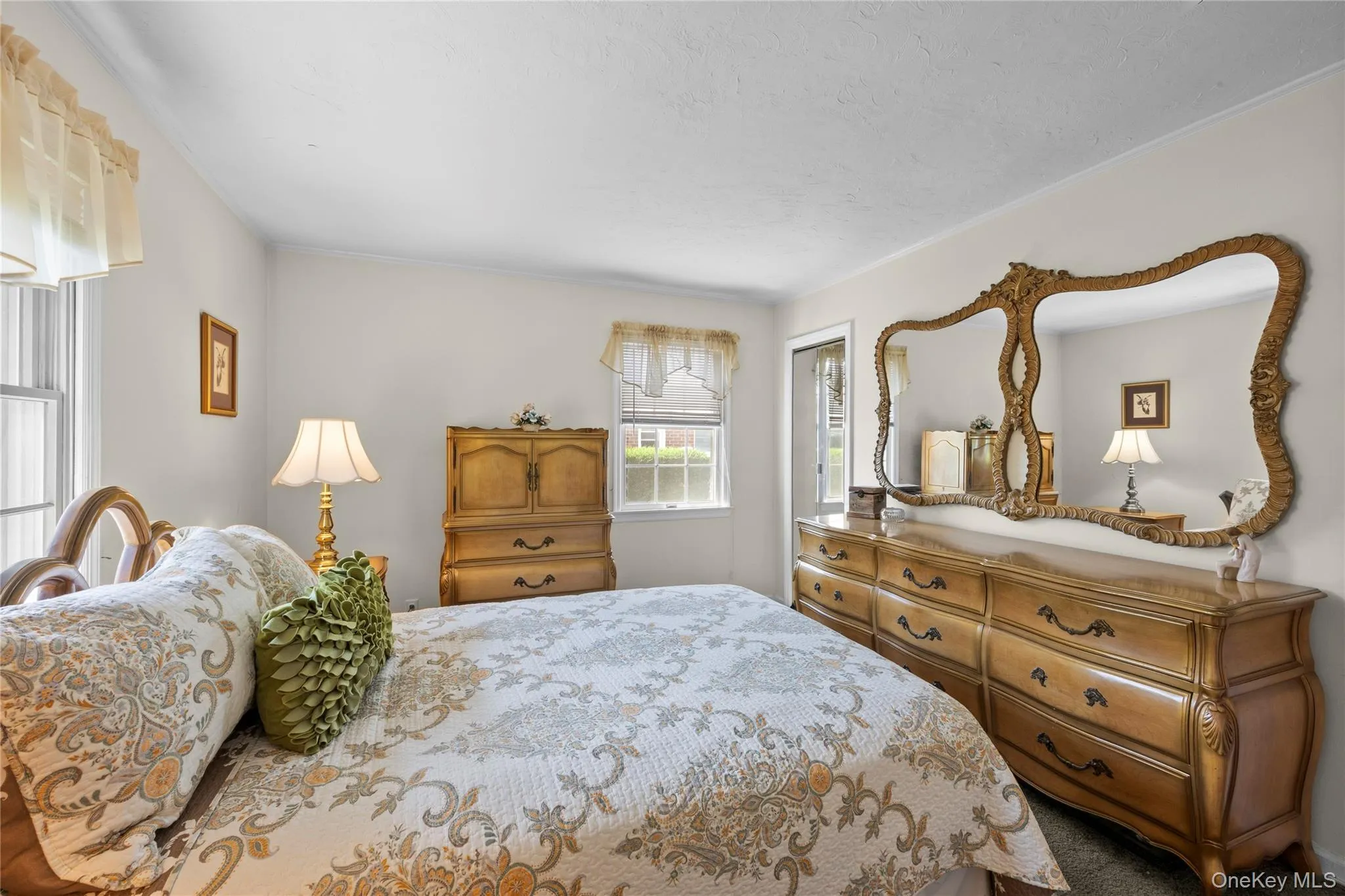 Main Floor light and bright Primary Bedroom Main Floor light and bright Primary Bedroom