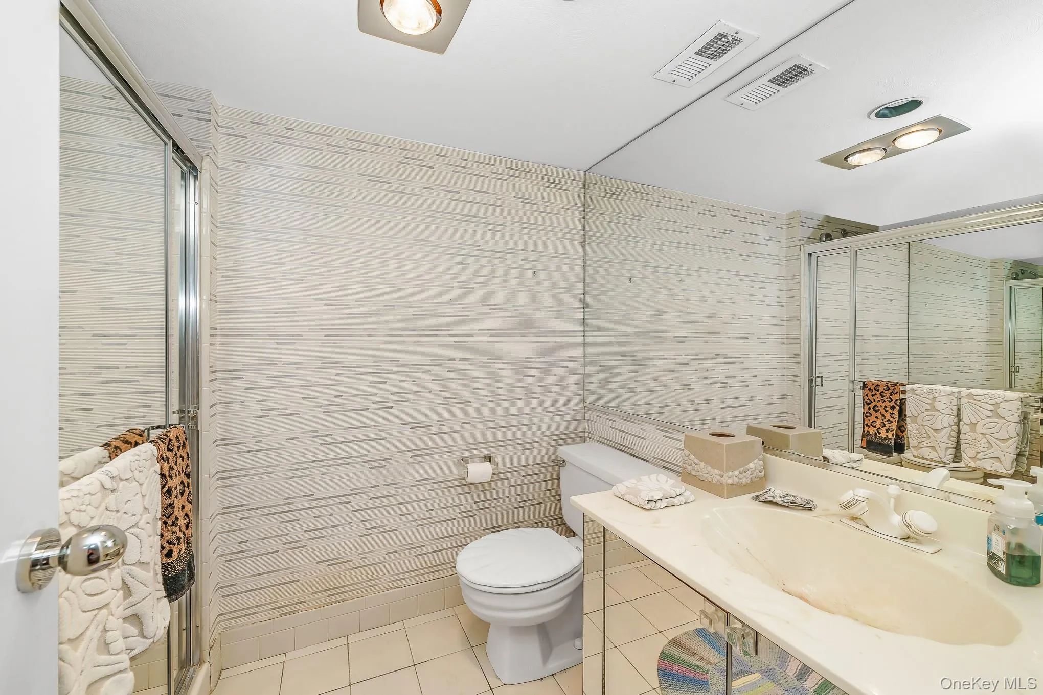 1st Fl. Primary Bathroom 1st Fl. Primary Bathroom