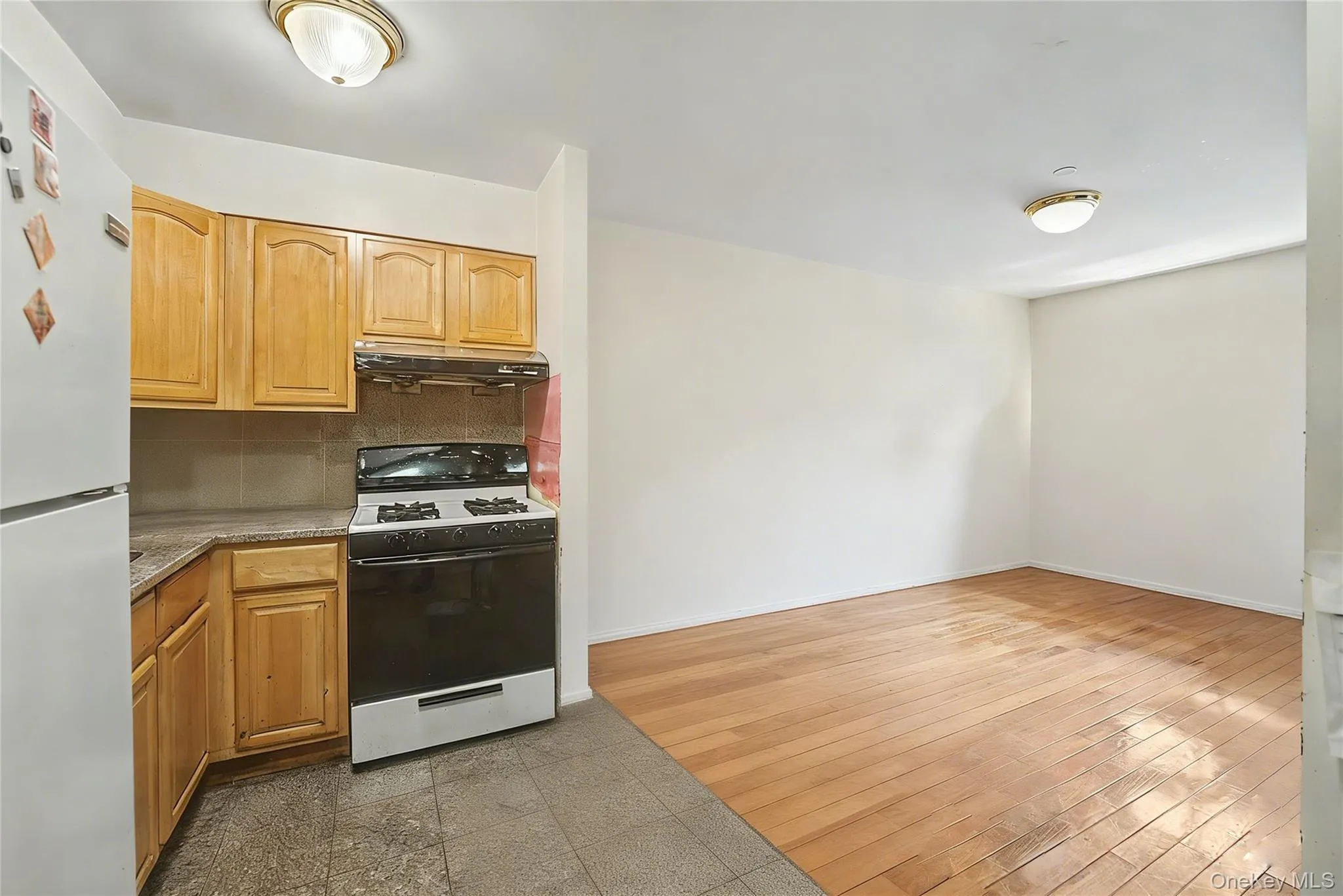 3506 Leavitt Street, New York, NY, 1 Bedroom Bedrooms, 3 Rooms Rooms,1 BathroomBathrooms,Residential,For Rent,Leavitt,0,1011084 3506 Leavitt Street, New York, NY, 1 Bedroom Bedrooms, 3 Rooms Rooms,1 BathroomBathrooms,Residential,For Rent,Leavitt,0,1011084