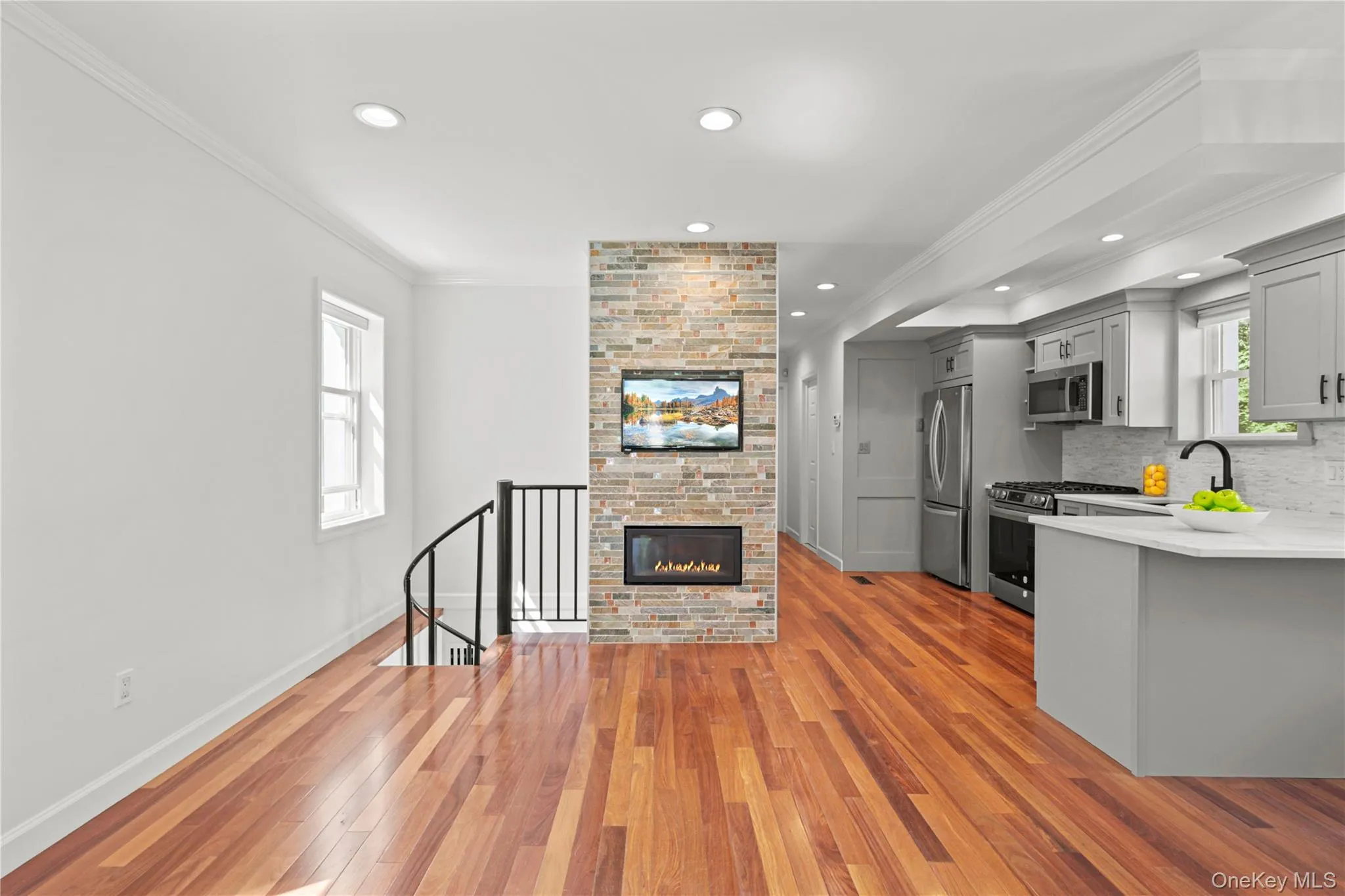 Open Layout. Dining/Kitchen Open Layout. Dining/Kitchen