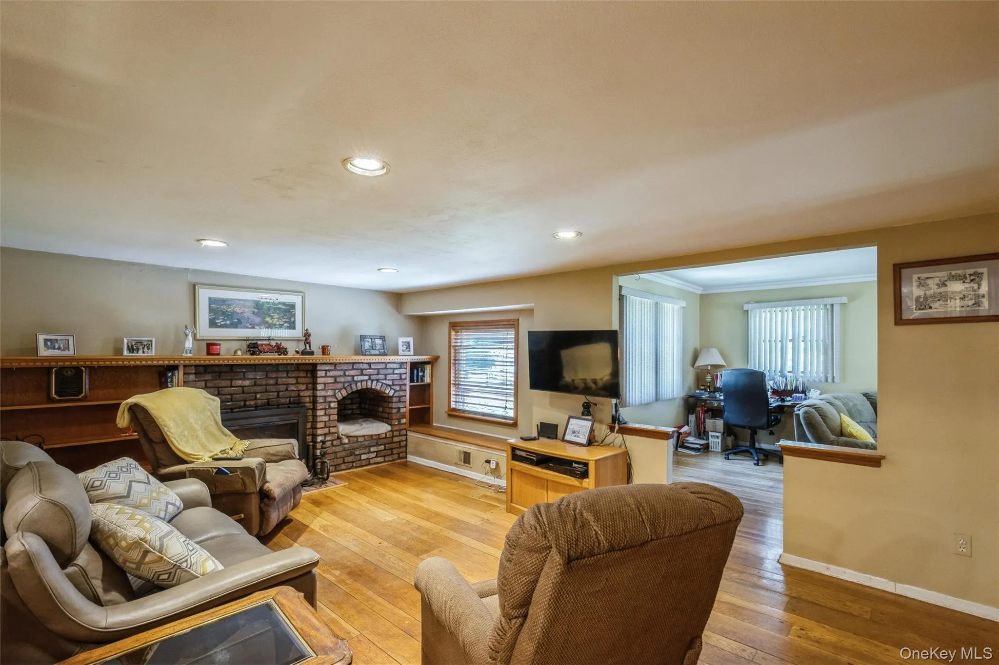 Den/ Fireplace Den/ Fireplace
