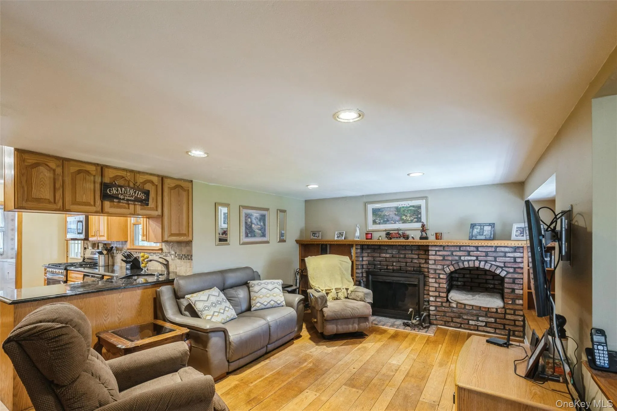 Den/ Fireplace Den/ Fireplace