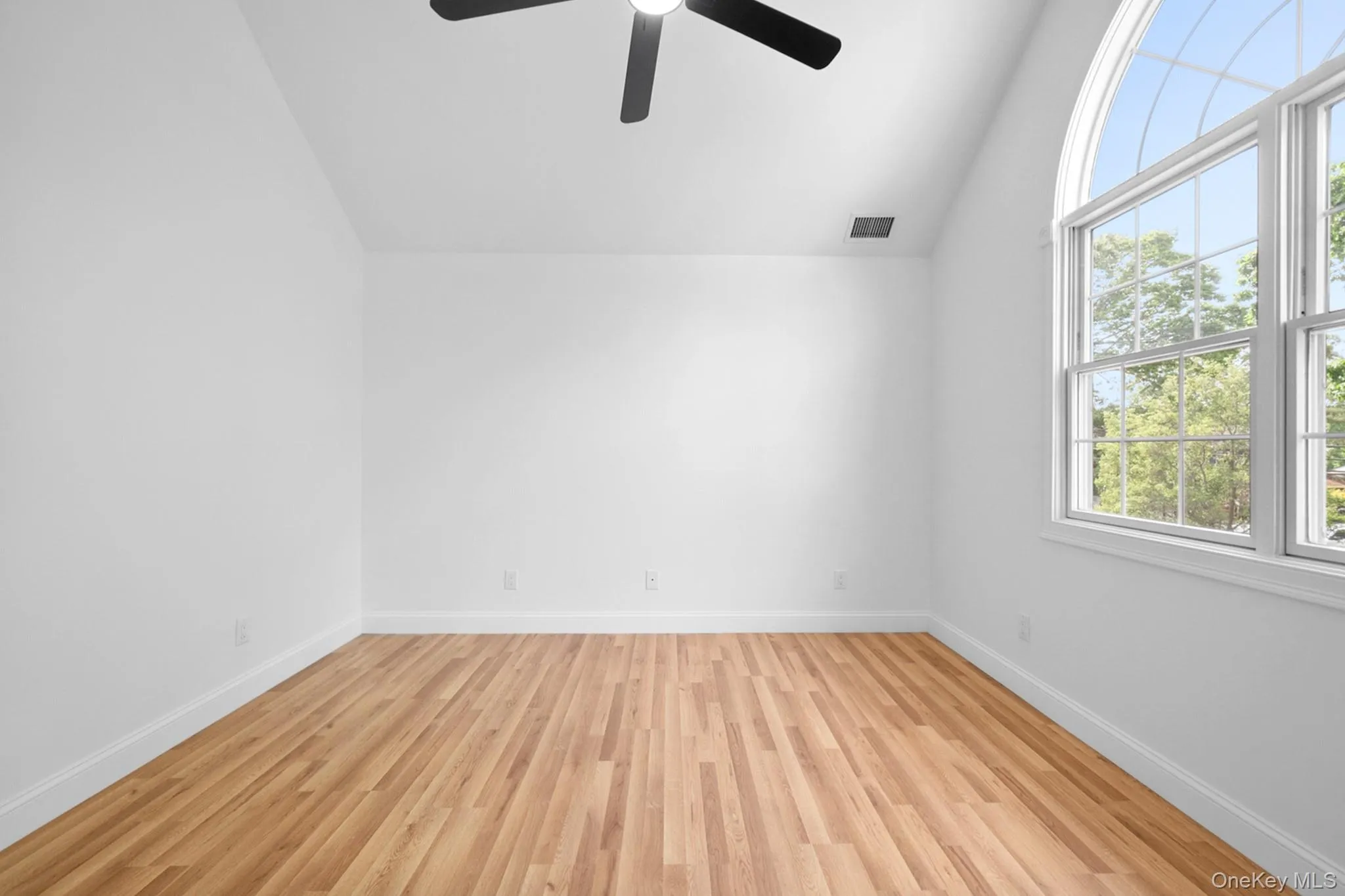 40 Muncey Road, Islip, NY, 5 Bedrooms Bedrooms, 15 Rooms Rooms,3 BathroomsBathrooms,Residential,For Rent,Muncey,0,1011097 40 Muncey Road, Islip, NY, 5 Bedrooms Bedrooms, 15 Rooms Rooms,3 BathroomsBathrooms,Residential,For Rent,Muncey,0,1011097
