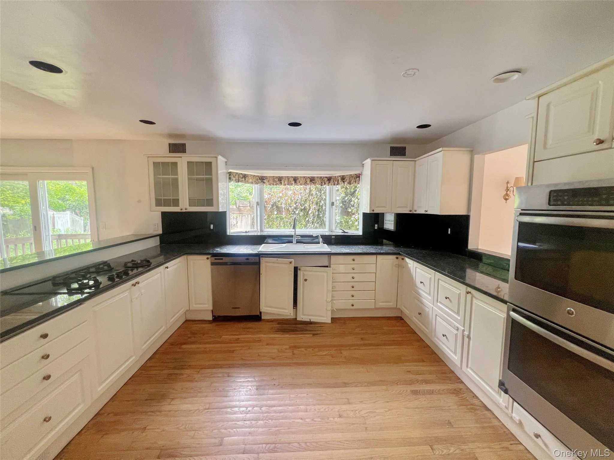 160 Conger Avenue, Clarkstown, NY, 4 Bedrooms Bedrooms, 11 Rooms Rooms,2 BathroomsBathrooms,Residential,For Rent,Conger,0,1011098 160 Conger Avenue, Clarkstown, NY, 4 Bedrooms Bedrooms, 11 Rooms Rooms,2 BathroomsBathrooms,Residential,For Rent,Conger,0,1011098