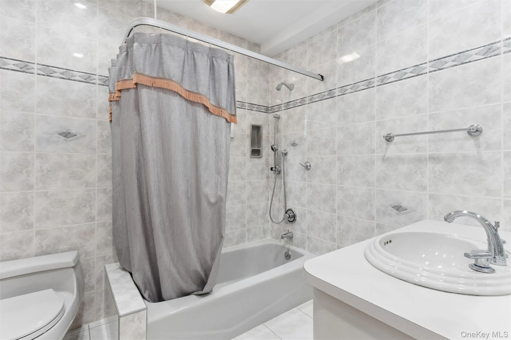 72 Lake End Road, Hempstead, NY, 4 Bedrooms Bedrooms, 9 Rooms Rooms,3 BathroomsBathrooms,Residential,For Rent,Lake End,0,1011099 72 Lake End Road, Hempstead, NY, 4 Bedrooms Bedrooms, 9 Rooms Rooms,3 BathroomsBathrooms,Residential,For Rent,Lake End,0,1011099