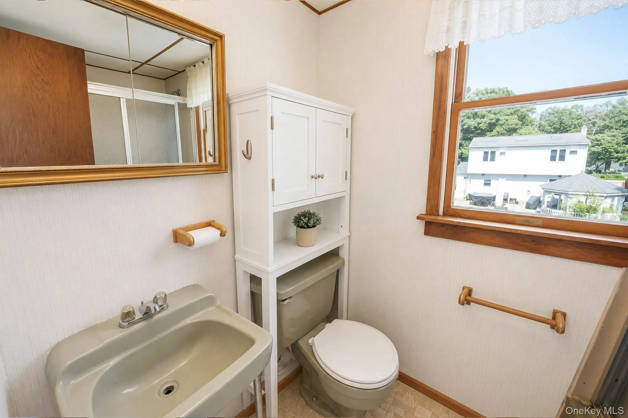 15 Millford Avenue, Brookhaven, NY, 4 Bedrooms Bedrooms, 8 Rooms Rooms,2 BathroomsBathrooms,Residential,For Rent,Millford,0,1011106 15 Millford Avenue, Brookhaven, NY, 4 Bedrooms Bedrooms, 8 Rooms Rooms,2 BathroomsBathrooms,Residential,For Rent,Millford,0,1011106