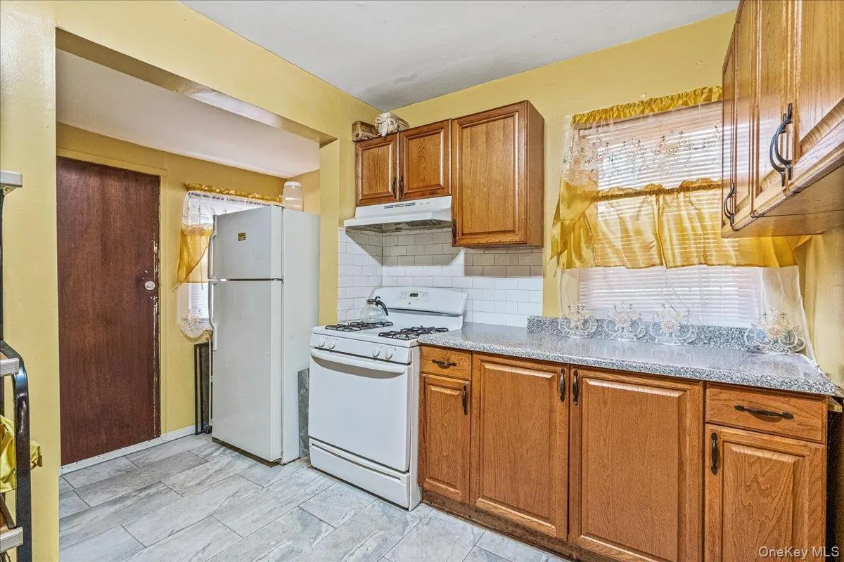 11722 142nd Place, New York, NY, 3 Bedrooms Bedrooms, 5 Rooms Rooms,1 BathroomBathrooms,Residential,For Rent,142nd,0,1011107 11722 142nd Place, New York, NY, 3 Bedrooms Bedrooms, 5 Rooms Rooms,1 BathroomBathrooms,Residential,For Rent,142nd,0,1011107