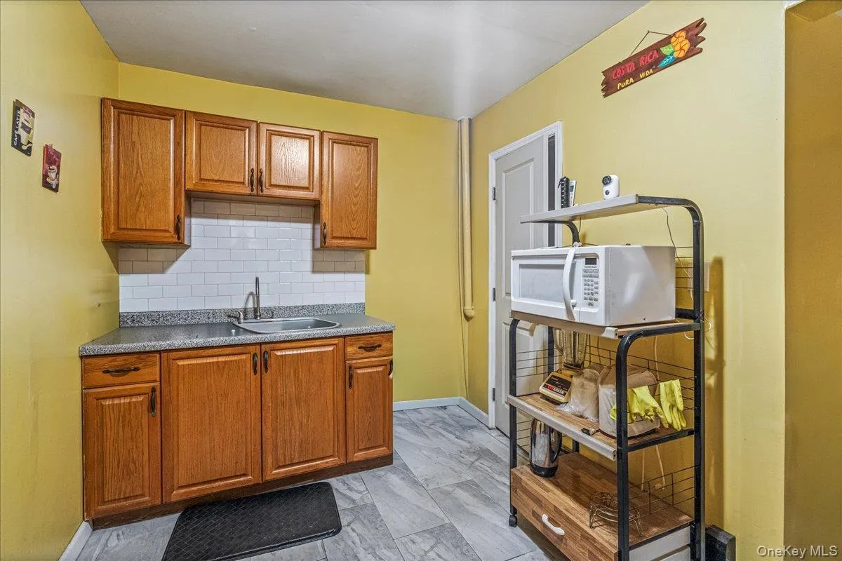 11722 142nd Place, New York, NY, 3 Bedrooms Bedrooms, 5 Rooms Rooms,1 BathroomBathrooms,Residential,For Rent,142nd,0,1011107 11722 142nd Place, New York, NY, 3 Bedrooms Bedrooms, 5 Rooms Rooms,1 BathroomBathrooms,Residential,For Rent,142nd,0,1011107
