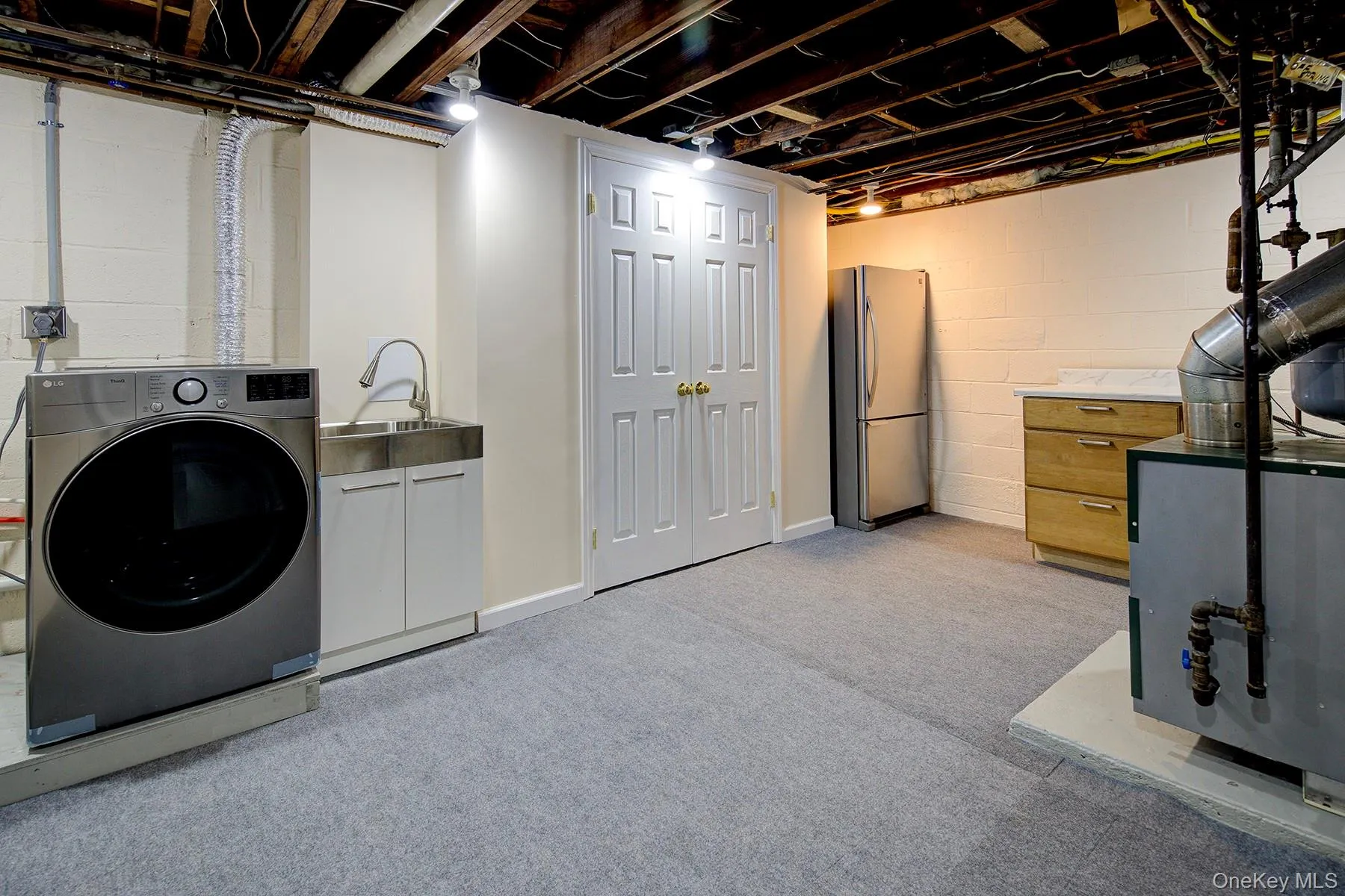 Lge Laundry Rm with storage Lge Laundry Rm with storage