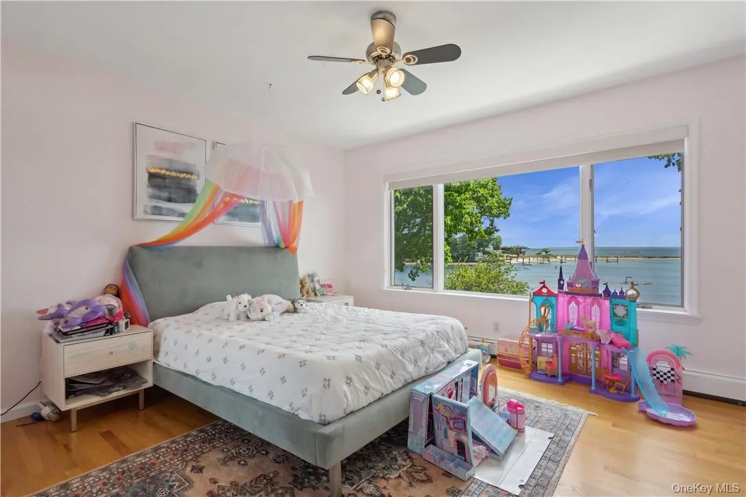 2nd Bedroom with water views 2nd Bedroom with water views