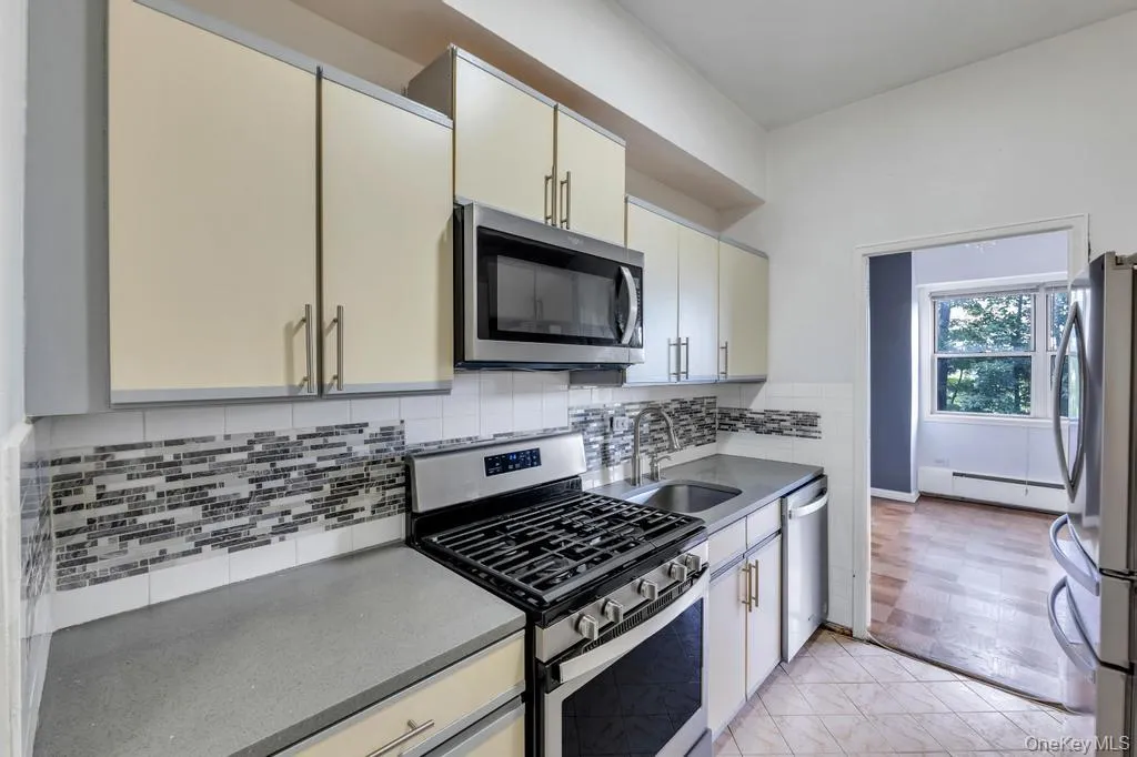 615 Palmer Road, Yonkers, NY, 1 Bedroom Bedrooms, 3 Rooms Rooms,1 BathroomBathrooms,Residential,For Rent,Palmer,0,1011122 615 Palmer Road, Yonkers, NY, 1 Bedroom Bedrooms, 3 Rooms Rooms,1 BathroomBathrooms,Residential,For Rent,Palmer,0,1011122