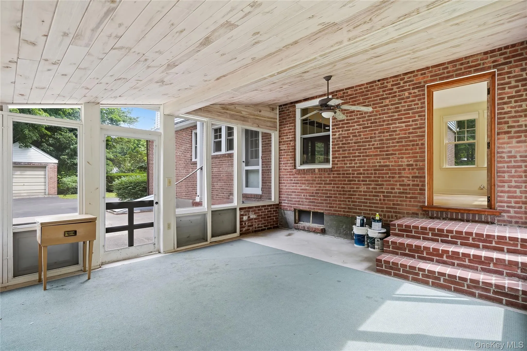 Screened in porch Screened in porch