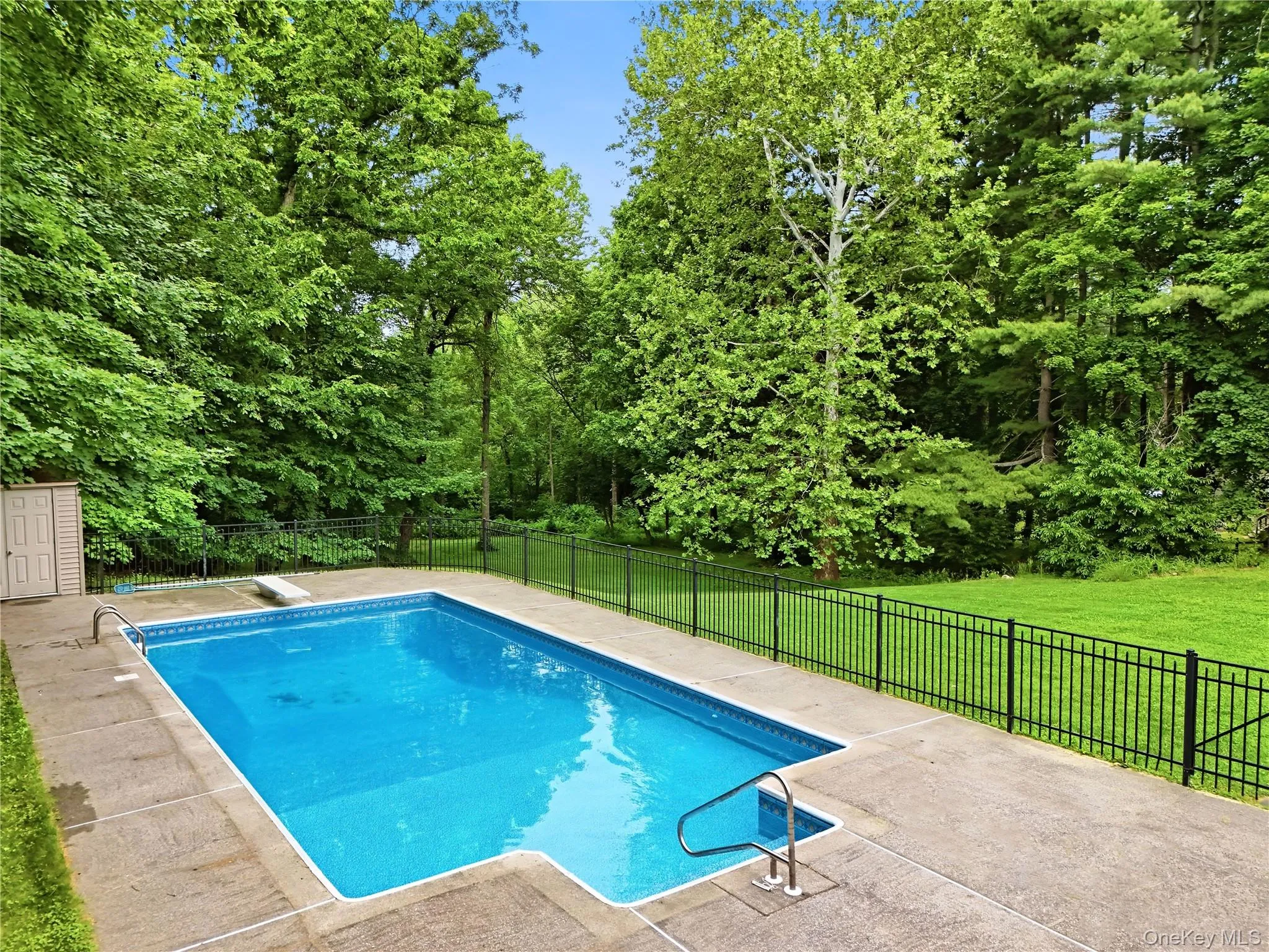Safety fence enclosure for pool area Safety fence enclosure for pool area
