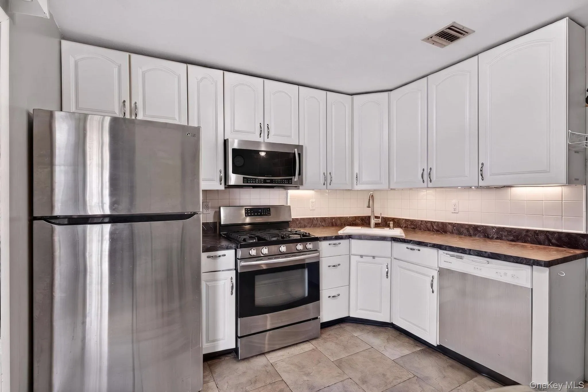 76 Ontario Street, Brookhaven, NY, 3 Bedrooms Bedrooms, 10 Rooms Rooms,2 BathroomsBathrooms,Residential,For Rent,Ontario,0,1011132 76 Ontario Street, Brookhaven, NY, 3 Bedrooms Bedrooms, 10 Rooms Rooms,2 BathroomsBathrooms,Residential,For Rent,Ontario,0,1011132