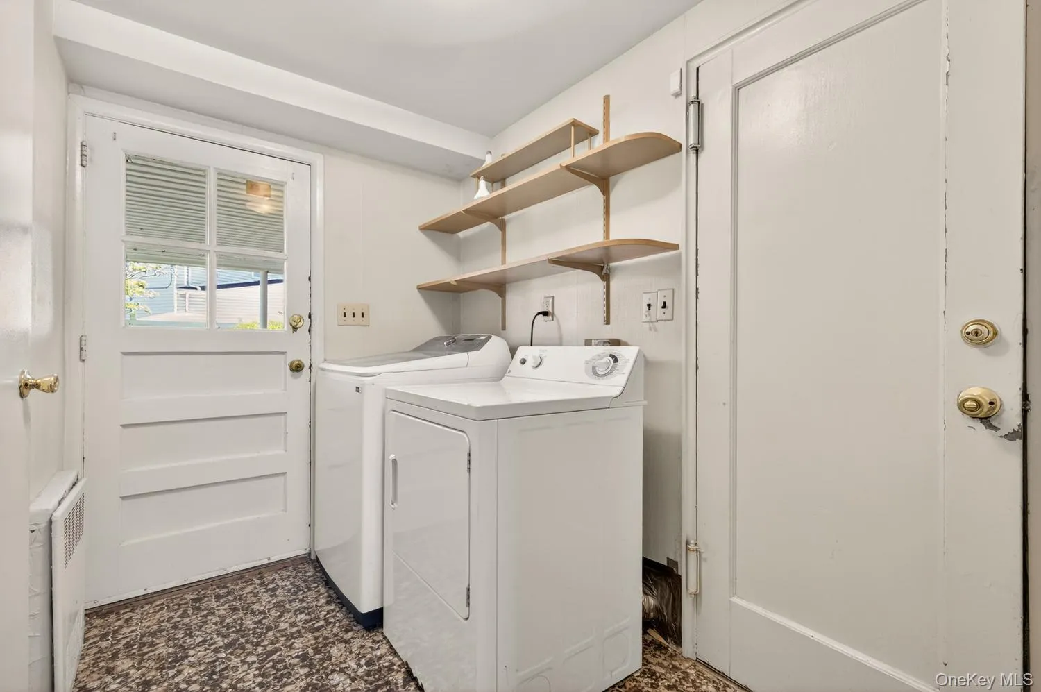 4 Gates Avenue, Oyster Bay, NY, 4 Bedrooms Bedrooms, 9 Rooms Rooms,2 BathroomsBathrooms,Residential,For Rent,Gates,0,1011133 4 Gates Avenue, Oyster Bay, NY, 4 Bedrooms Bedrooms, 9 Rooms Rooms,2 BathroomsBathrooms,Residential,For Rent,Gates,0,1011133