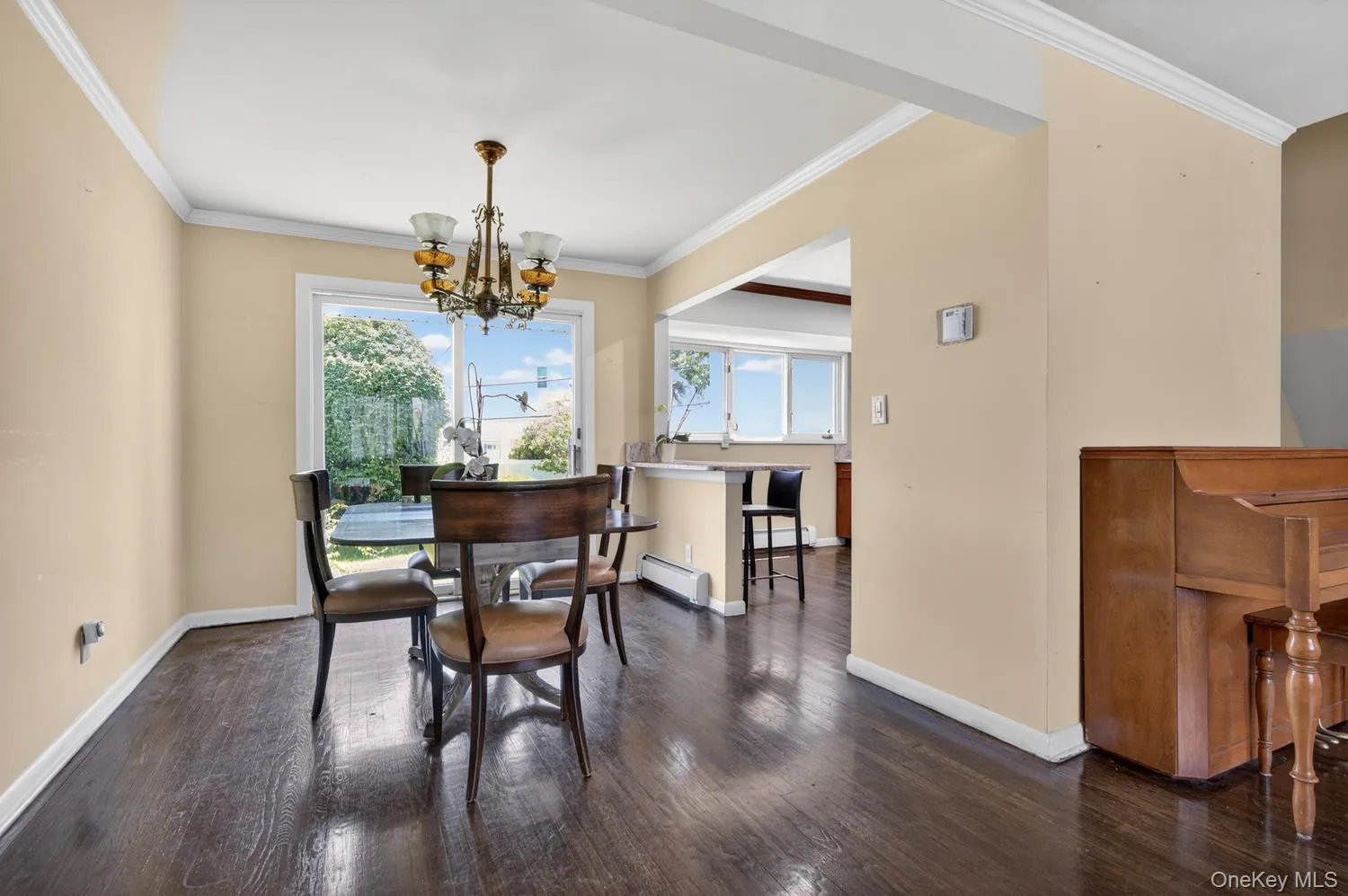 4 Gates Avenue, Oyster Bay, NY, 4 Bedrooms Bedrooms, 9 Rooms Rooms,2 BathroomsBathrooms,Residential,For Rent,Gates,0,1011133 4 Gates Avenue, Oyster Bay, NY, 4 Bedrooms Bedrooms, 9 Rooms Rooms,2 BathroomsBathrooms,Residential,For Rent,Gates,0,1011133