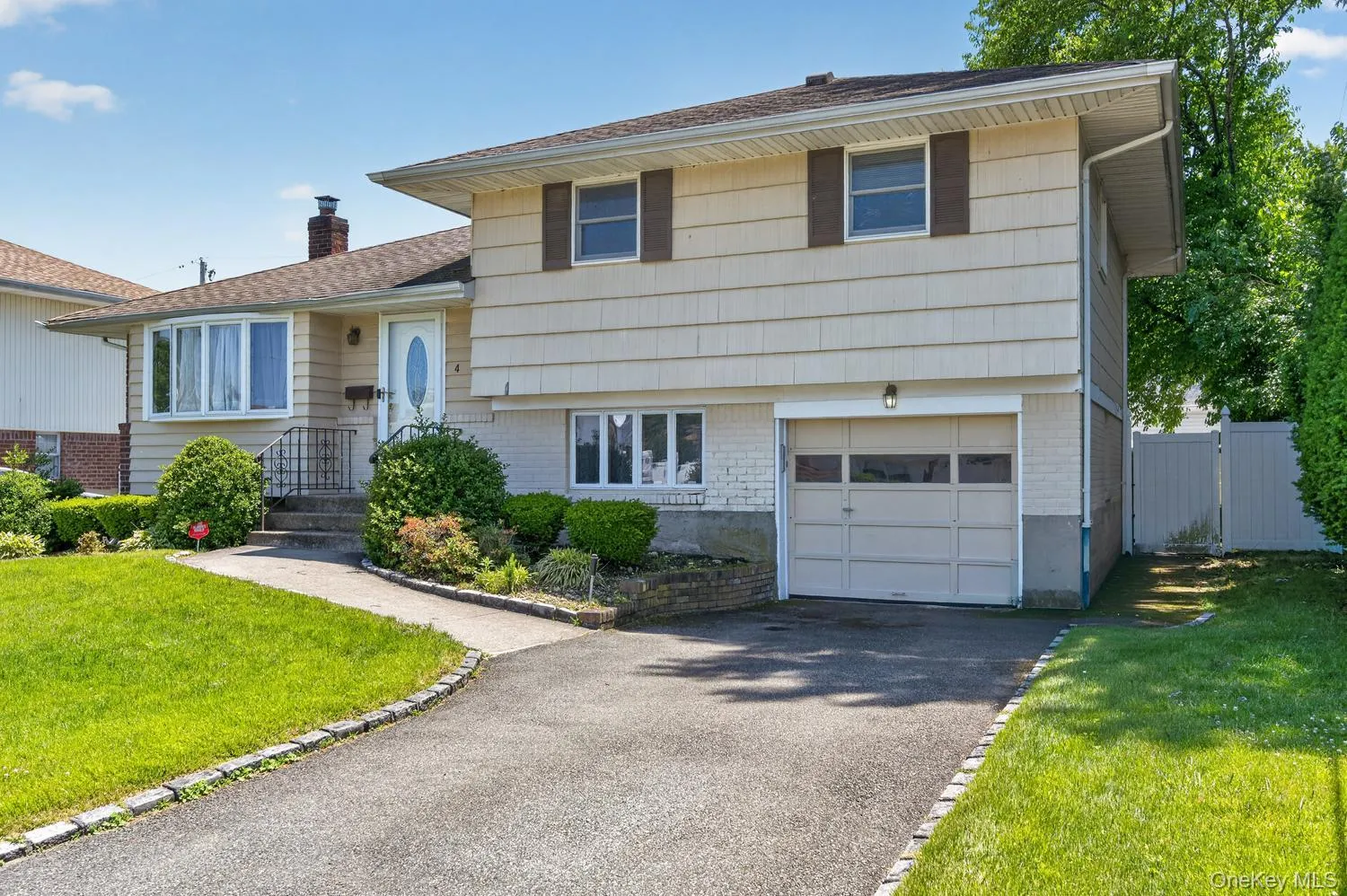 4 Gates Avenue, Oyster Bay, NY, 4 Bedrooms Bedrooms, 9 Rooms Rooms,2 BathroomsBathrooms,Residential,For Rent,Gates,0,1011133 4 Gates Avenue, Oyster Bay, NY, 4 Bedrooms Bedrooms, 9 Rooms Rooms,2 BathroomsBathrooms,Residential,For Rent,Gates,0,1011133