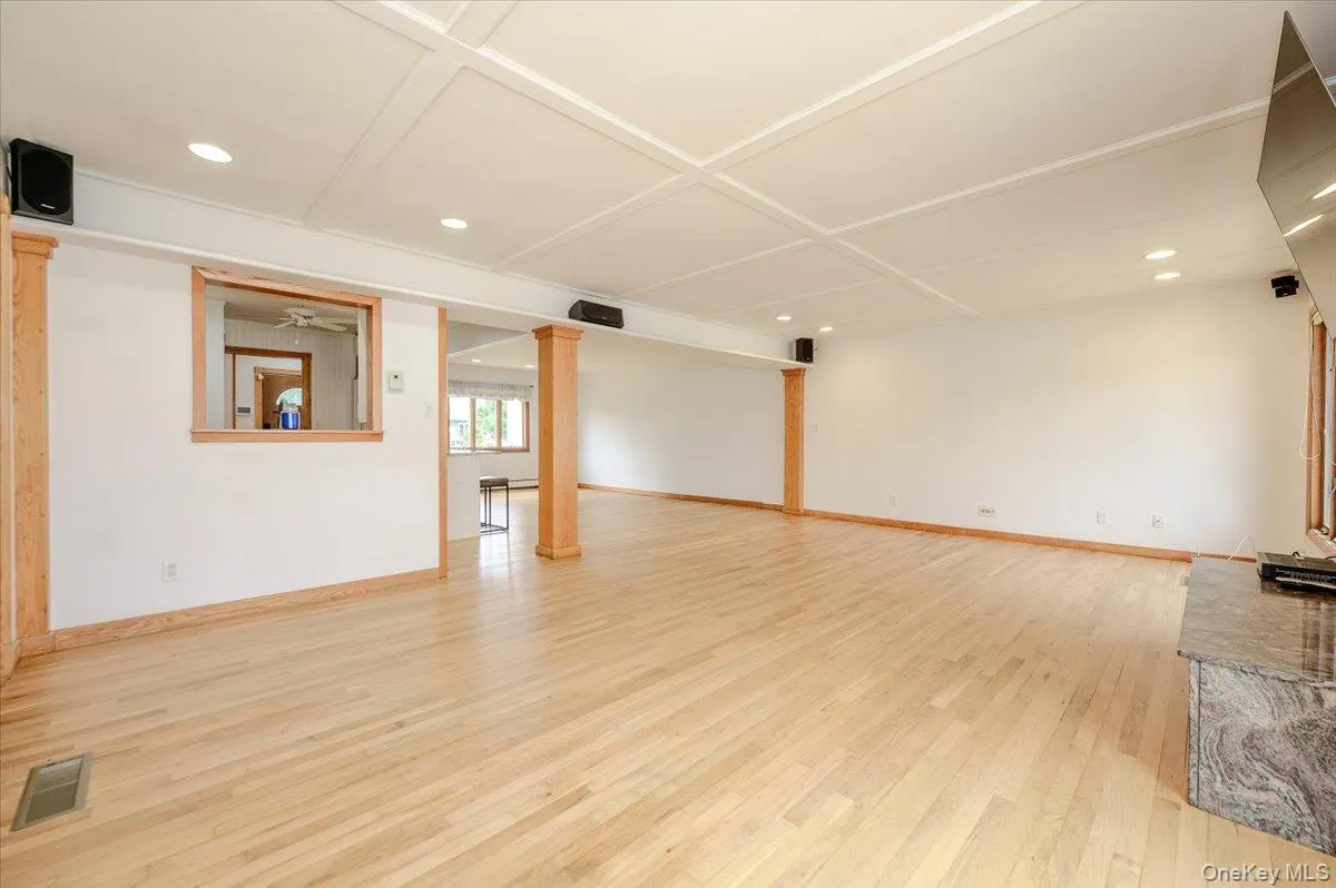 86 Edmore Lane, Islip, NY, 7 Bedrooms Bedrooms, 15 Rooms Rooms,4 BathroomsBathrooms,Residential,For Rent,Edmore,0,1011134 86 Edmore Lane, Islip, NY, 7 Bedrooms Bedrooms, 15 Rooms Rooms,4 BathroomsBathrooms,Residential,For Rent,Edmore,0,1011134