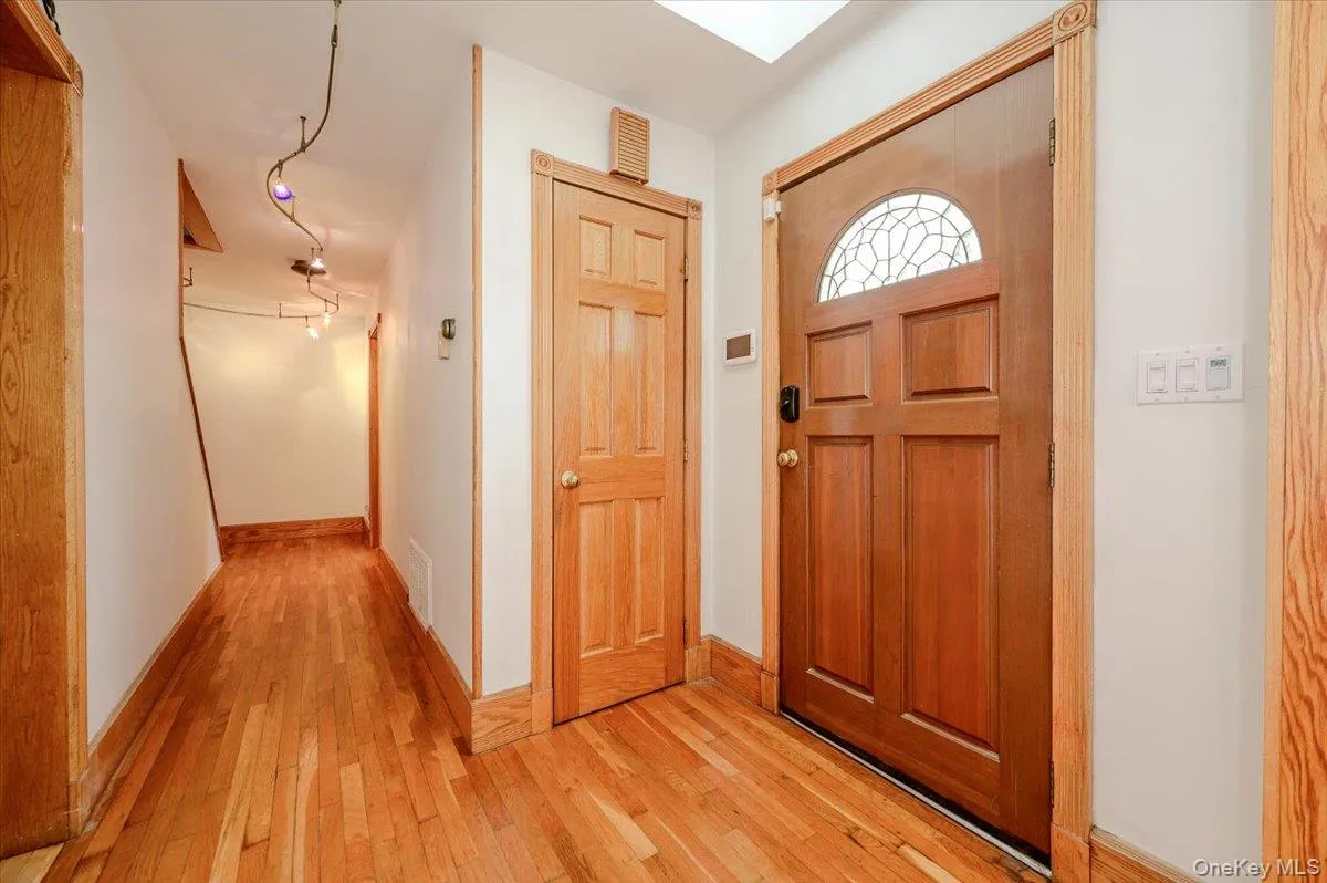 86 Edmore Lane, Islip, NY, 7 Bedrooms Bedrooms, 15 Rooms Rooms,4 BathroomsBathrooms,Residential,For Rent,Edmore,0,1011134 86 Edmore Lane, Islip, NY, 7 Bedrooms Bedrooms, 15 Rooms Rooms,4 BathroomsBathrooms,Residential,For Rent,Edmore,0,1011134