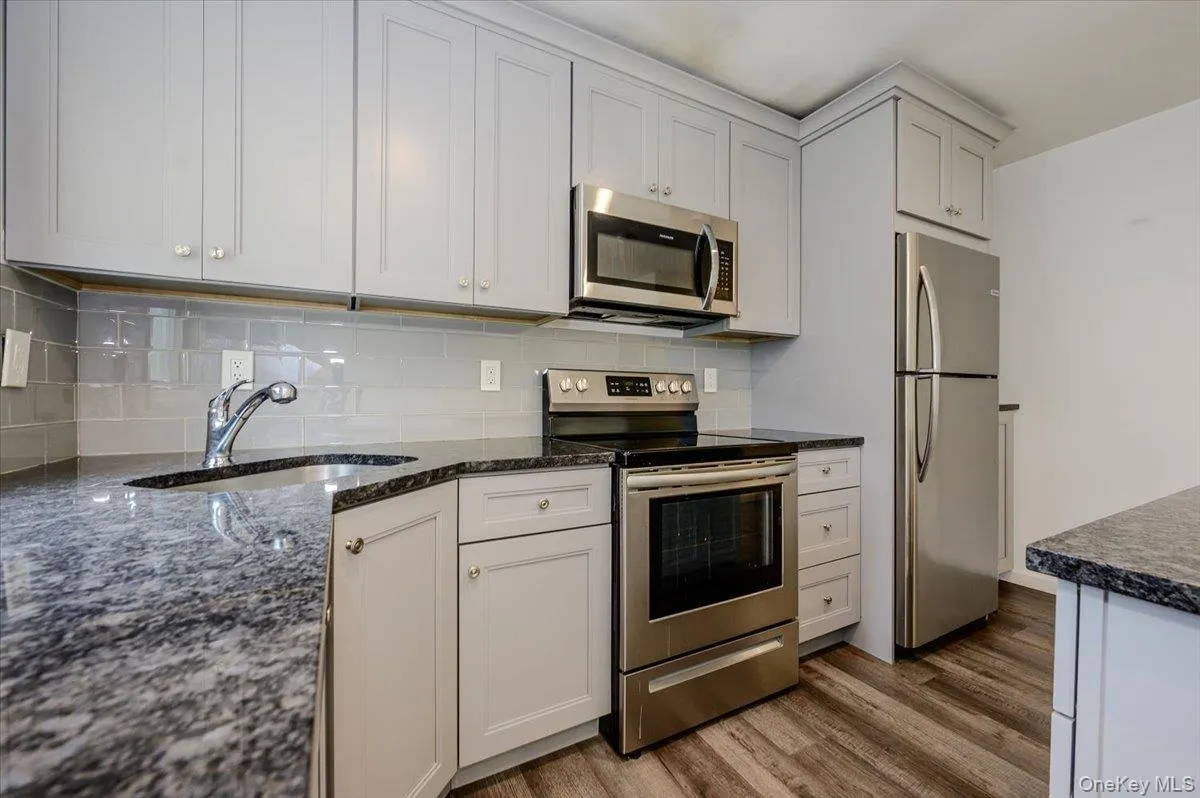 86 Edmore Lane, Islip, NY, 7 Bedrooms Bedrooms, 15 Rooms Rooms,4 BathroomsBathrooms,Residential,For Rent,Edmore,0,1011134 86 Edmore Lane, Islip, NY, 7 Bedrooms Bedrooms, 15 Rooms Rooms,4 BathroomsBathrooms,Residential,For Rent,Edmore,0,1011134