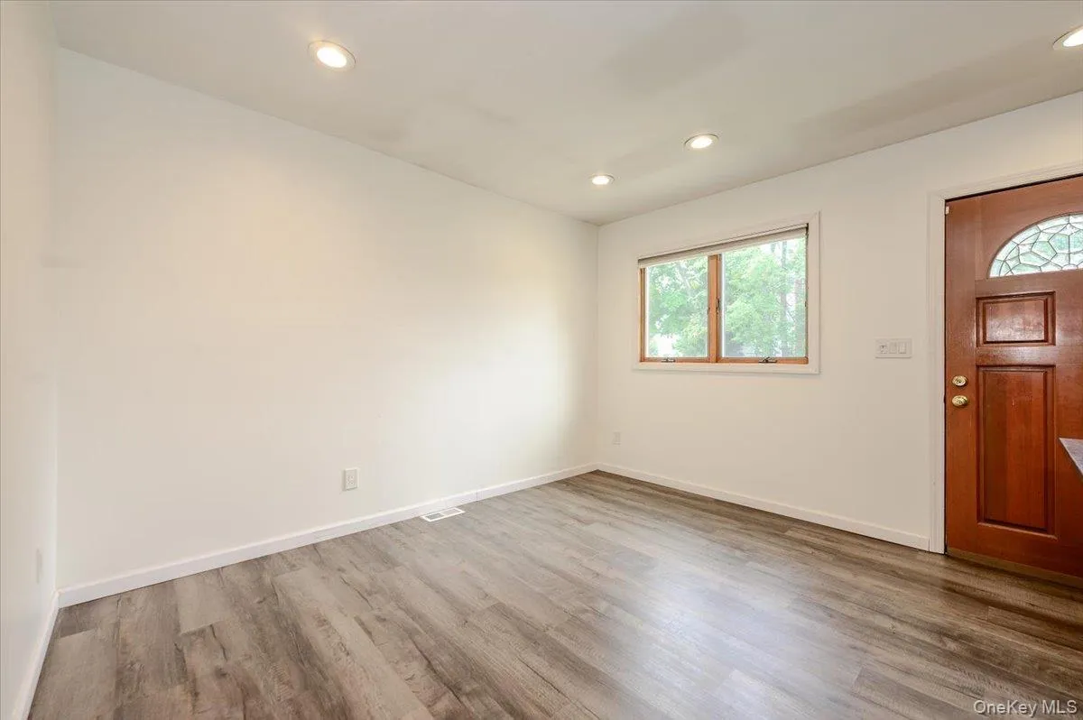 86 Edmore Lane, Islip, NY, 7 Bedrooms Bedrooms, 15 Rooms Rooms,4 BathroomsBathrooms,Residential,For Rent,Edmore,0,1011134 86 Edmore Lane, Islip, NY, 7 Bedrooms Bedrooms, 15 Rooms Rooms,4 BathroomsBathrooms,Residential,For Rent,Edmore,0,1011134