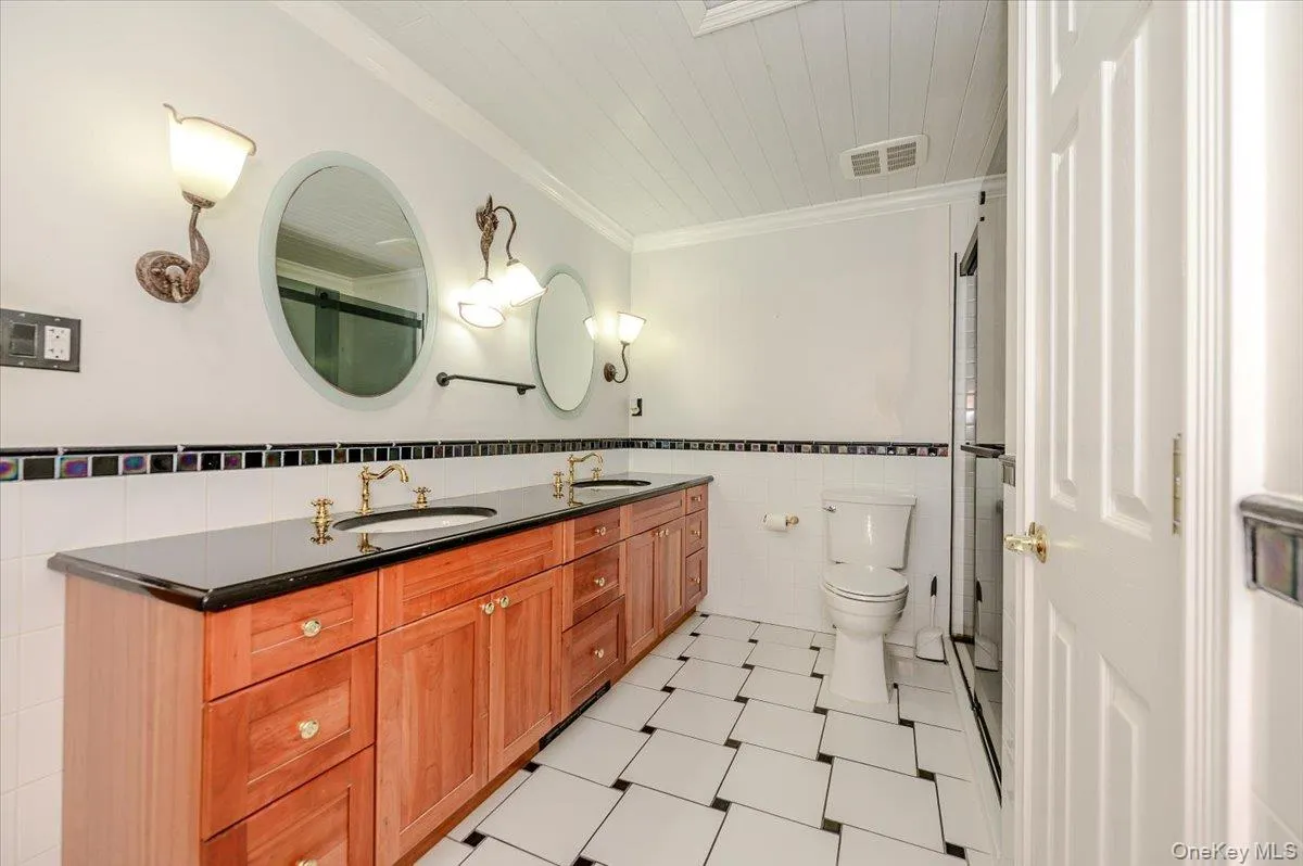 86 Edmore Lane, Islip, NY, 7 Bedrooms Bedrooms, 15 Rooms Rooms,4 BathroomsBathrooms,Residential,For Rent,Edmore,0,1011134 86 Edmore Lane, Islip, NY, 7 Bedrooms Bedrooms, 15 Rooms Rooms,4 BathroomsBathrooms,Residential,For Rent,Edmore,0,1011134
