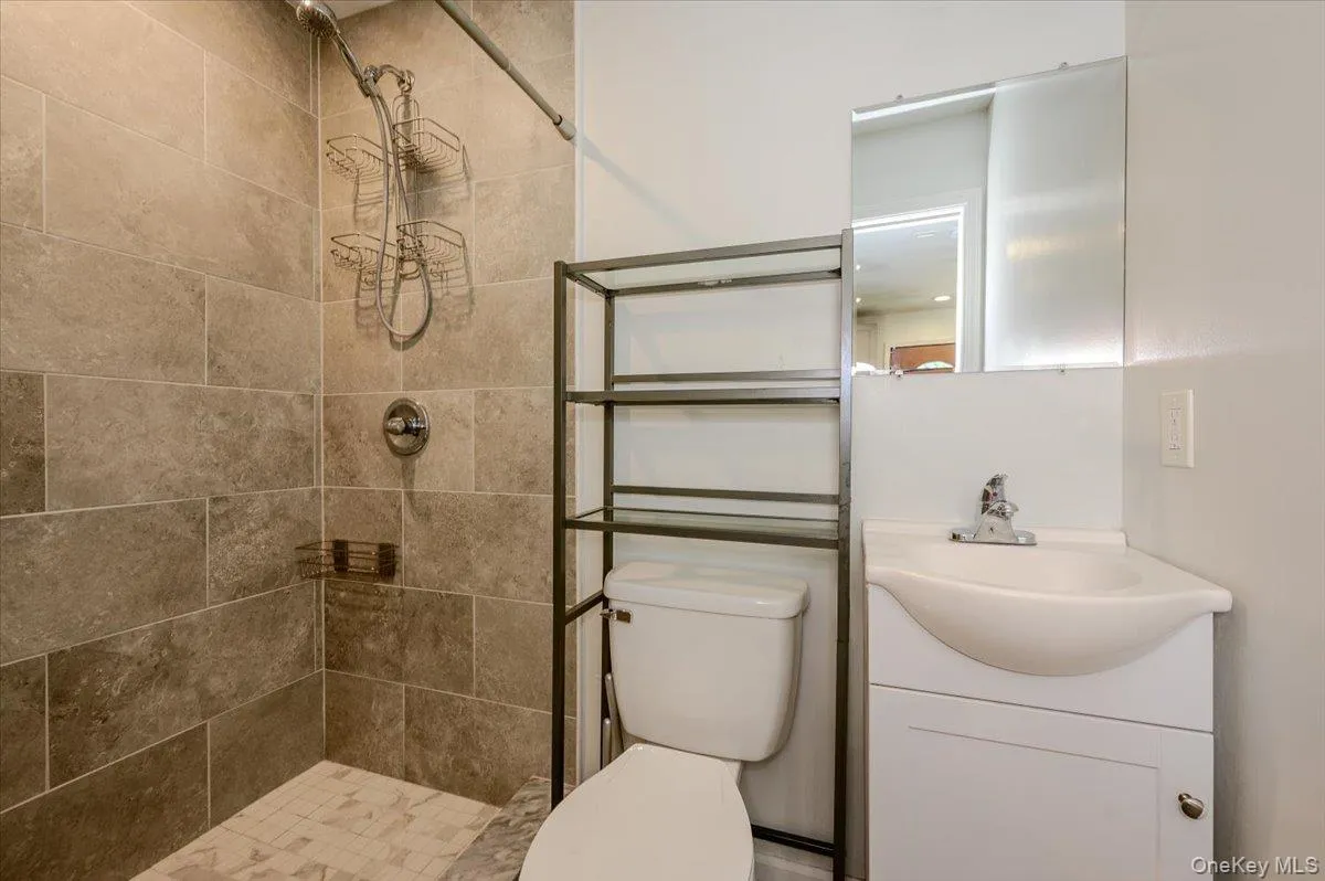 86 Edmore Lane, Islip, NY, 7 Bedrooms Bedrooms, 15 Rooms Rooms,4 BathroomsBathrooms,Residential,For Rent,Edmore,0,1011134 86 Edmore Lane, Islip, NY, 7 Bedrooms Bedrooms, 15 Rooms Rooms,4 BathroomsBathrooms,Residential,For Rent,Edmore,0,1011134