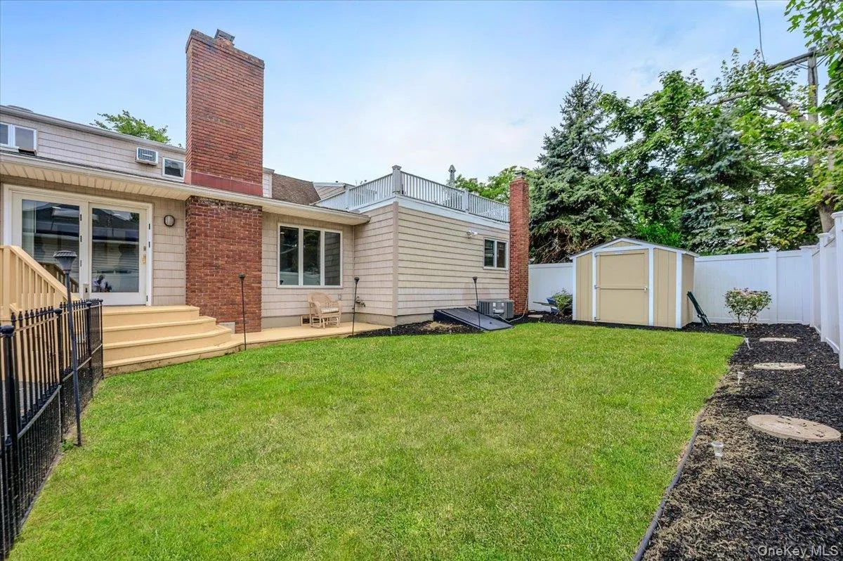 86 Edmore Lane, Islip, NY, 7 Bedrooms Bedrooms, 15 Rooms Rooms,4 BathroomsBathrooms,Residential,For Rent,Edmore,0,1011134 86 Edmore Lane, Islip, NY, 7 Bedrooms Bedrooms, 15 Rooms Rooms,4 BathroomsBathrooms,Residential,For Rent,Edmore,0,1011134