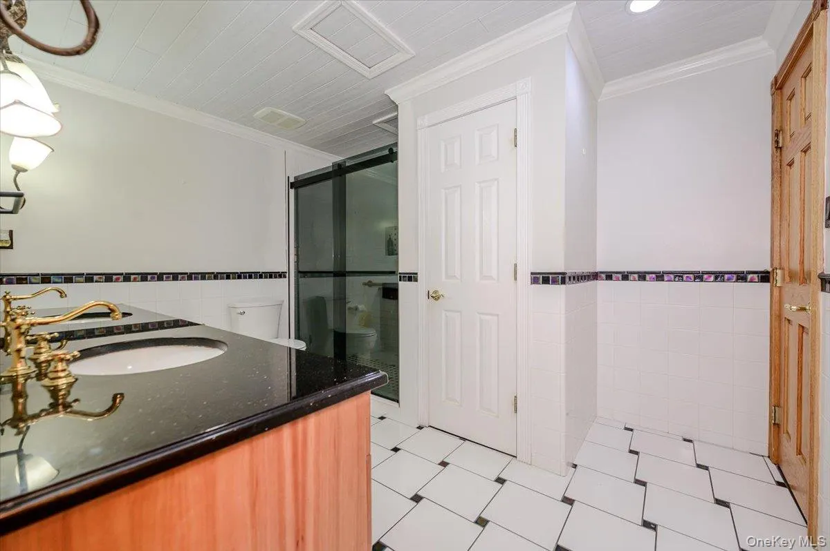 86 Edmore Lane, Islip, NY, 7 Bedrooms Bedrooms, 15 Rooms Rooms,4 BathroomsBathrooms,Residential,For Rent,Edmore,0,1011134 86 Edmore Lane, Islip, NY, 7 Bedrooms Bedrooms, 15 Rooms Rooms,4 BathroomsBathrooms,Residential,For Rent,Edmore,0,1011134
