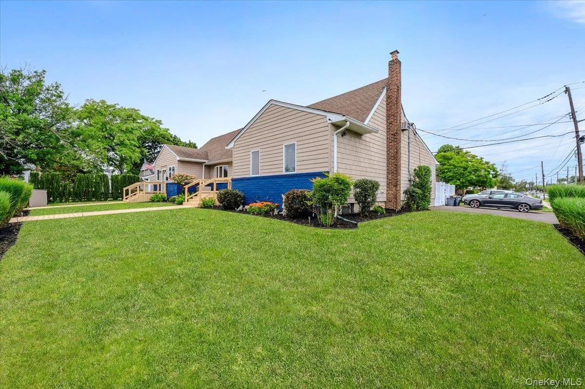 Front & Side Yard Front & Side Yard