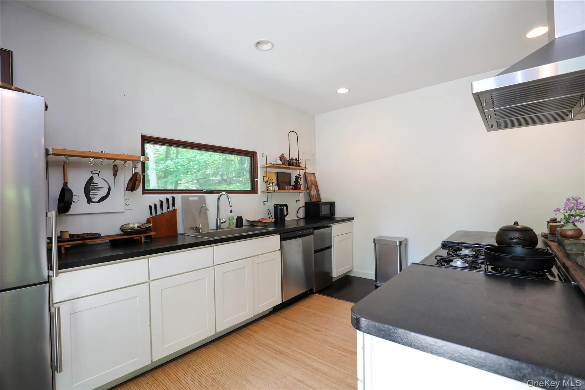 10 Fitzsimmons Lane, Woodstock, NY, 2 Bedrooms Bedrooms, 4 Rooms Rooms,1 BathroomBathrooms,Residential Lease,For Rent,Fitzsimmons,0,1011141 10 Fitzsimmons Lane, Woodstock, NY, 2 Bedrooms Bedrooms, 4 Rooms Rooms,1 BathroomBathrooms,Residential Lease,For Rent,Fitzsimmons,0,1011141
