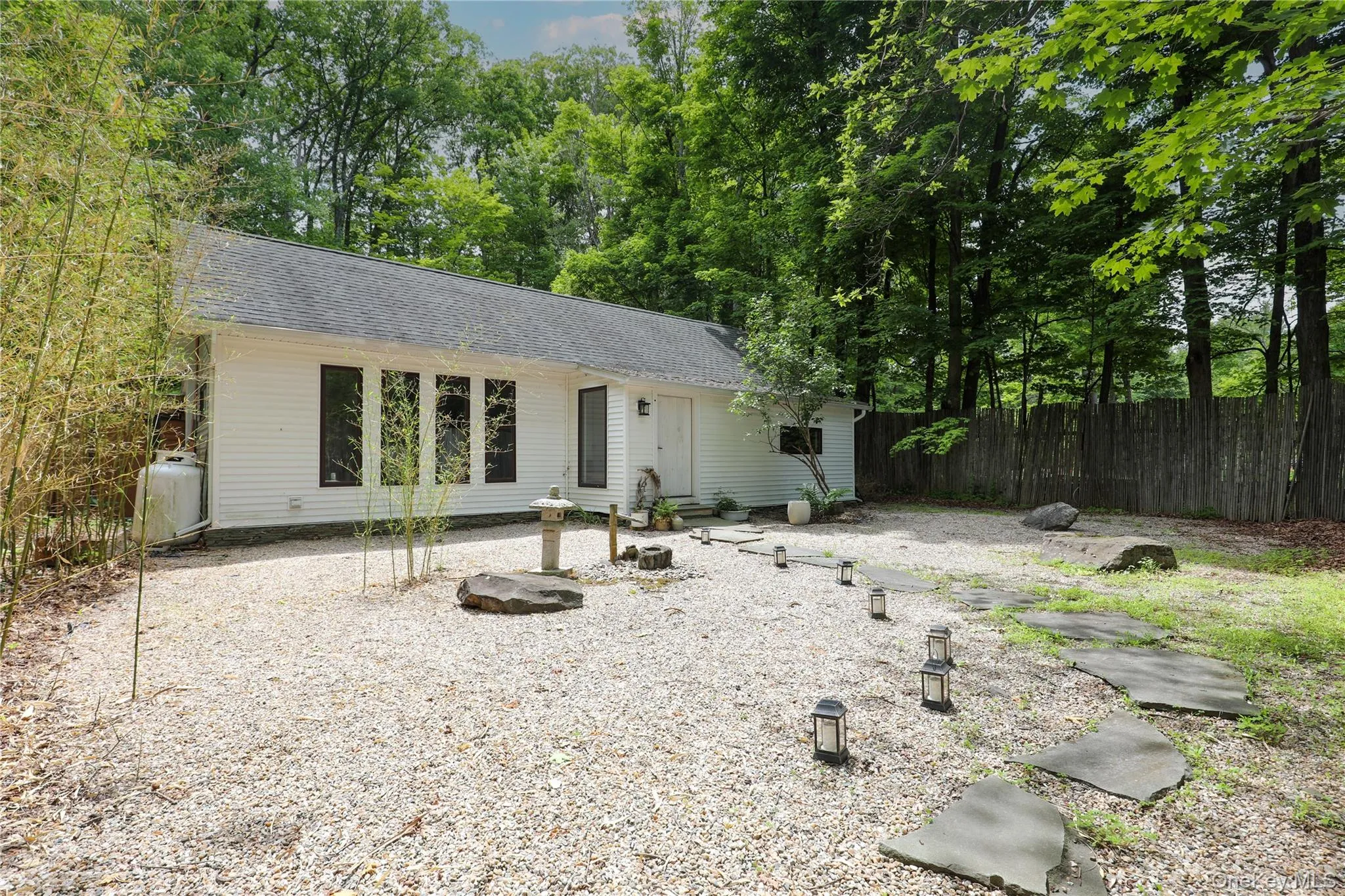 10 Fitzsimmons Lane, Woodstock, NY, 2 Bedrooms Bedrooms, 4 Rooms Rooms,1 BathroomBathrooms,Residential Lease,For Rent,Fitzsimmons,0,1011141 10 Fitzsimmons Lane, Woodstock, NY, 2 Bedrooms Bedrooms, 4 Rooms Rooms,1 BathroomBathrooms,Residential Lease,For Rent,Fitzsimmons,0,1011141