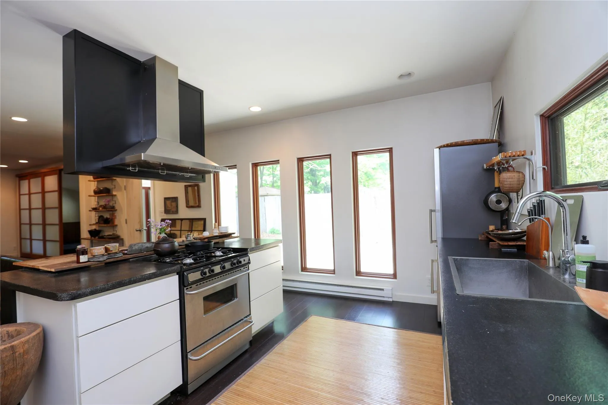 10 Fitzsimmons Lane, Woodstock, NY, 2 Bedrooms Bedrooms, 4 Rooms Rooms,1 BathroomBathrooms,Residential Lease,For Rent,Fitzsimmons,0,1011141 10 Fitzsimmons Lane, Woodstock, NY, 2 Bedrooms Bedrooms, 4 Rooms Rooms,1 BathroomBathrooms,Residential Lease,For Rent,Fitzsimmons,0,1011141