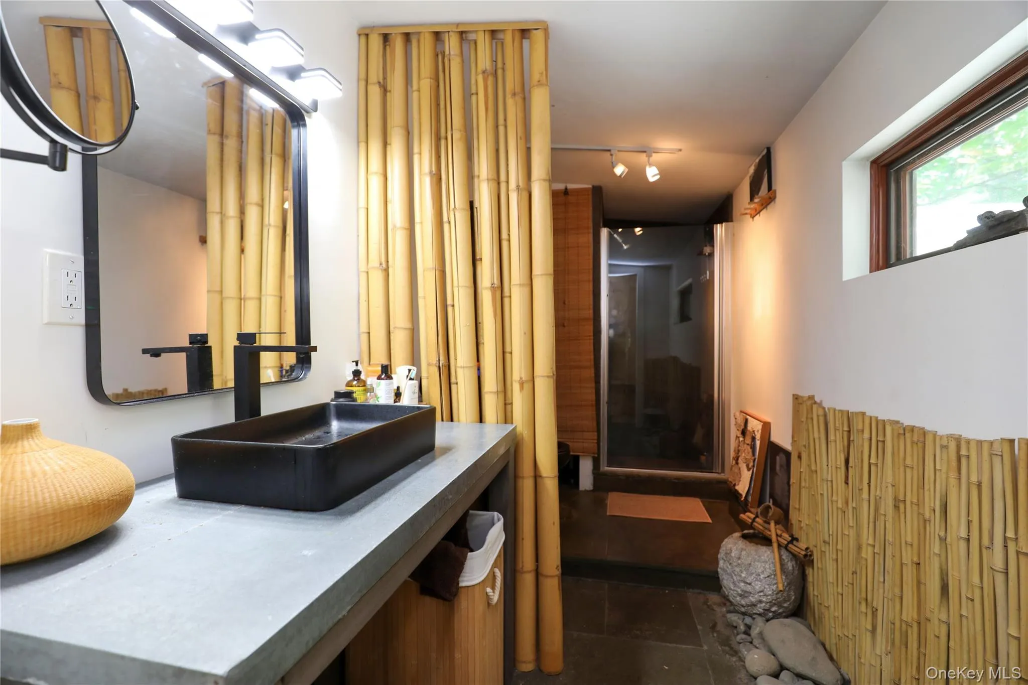10 Fitzsimmons Lane, Woodstock, NY, 2 Bedrooms Bedrooms, 4 Rooms Rooms,1 BathroomBathrooms,Residential Lease,For Rent,Fitzsimmons,0,1011141 10 Fitzsimmons Lane, Woodstock, NY, 2 Bedrooms Bedrooms, 4 Rooms Rooms,1 BathroomBathrooms,Residential Lease,For Rent,Fitzsimmons,0,1011141
