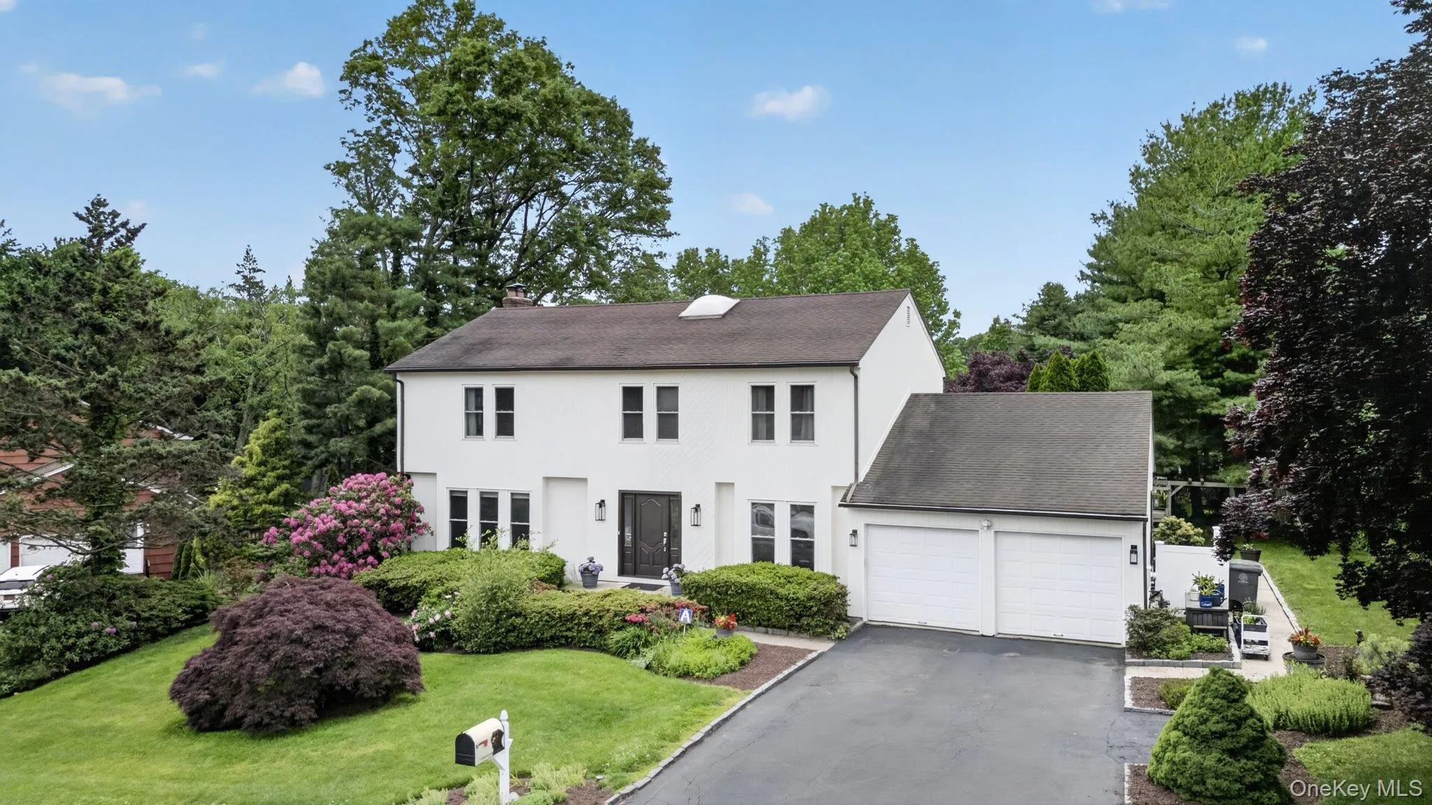 Exquisite curb appeal plus wide driveway and 2 car garage with opener. Exquisite curb appeal plus wide driveway and 2 car garage with opener.