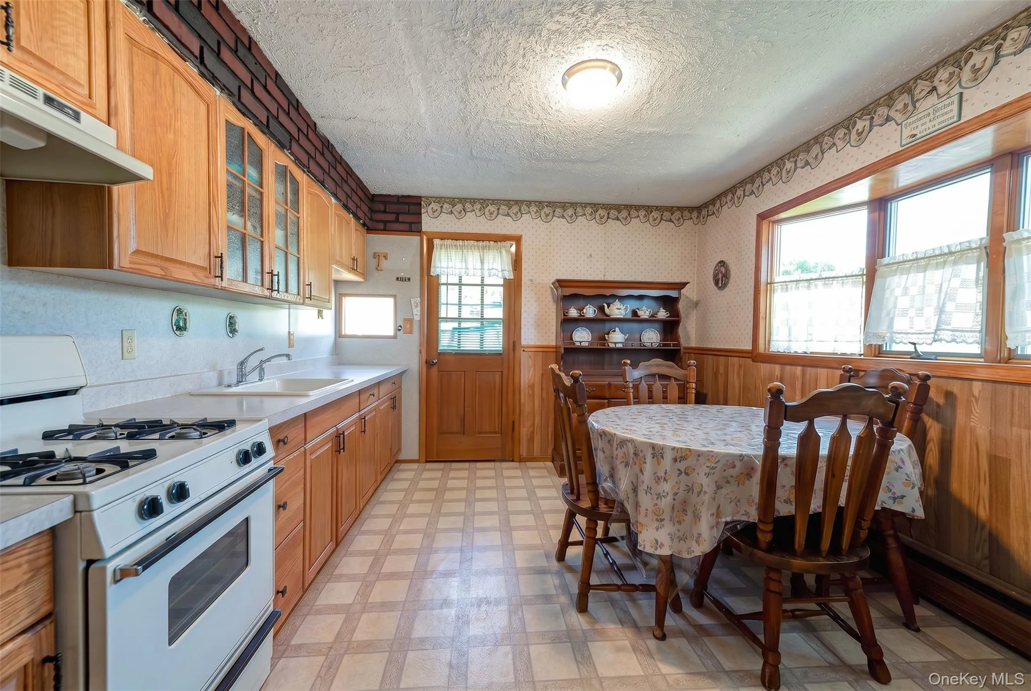9 Johnson Place, Babylon, NY, 3 Bedrooms Bedrooms, 7 Rooms Rooms,1 BathroomBathrooms,Residential,For Rent,Johnson,0,1011177 9 Johnson Place, Babylon, NY, 3 Bedrooms Bedrooms, 7 Rooms Rooms,1 BathroomBathrooms,Residential,For Rent,Johnson,0,1011177