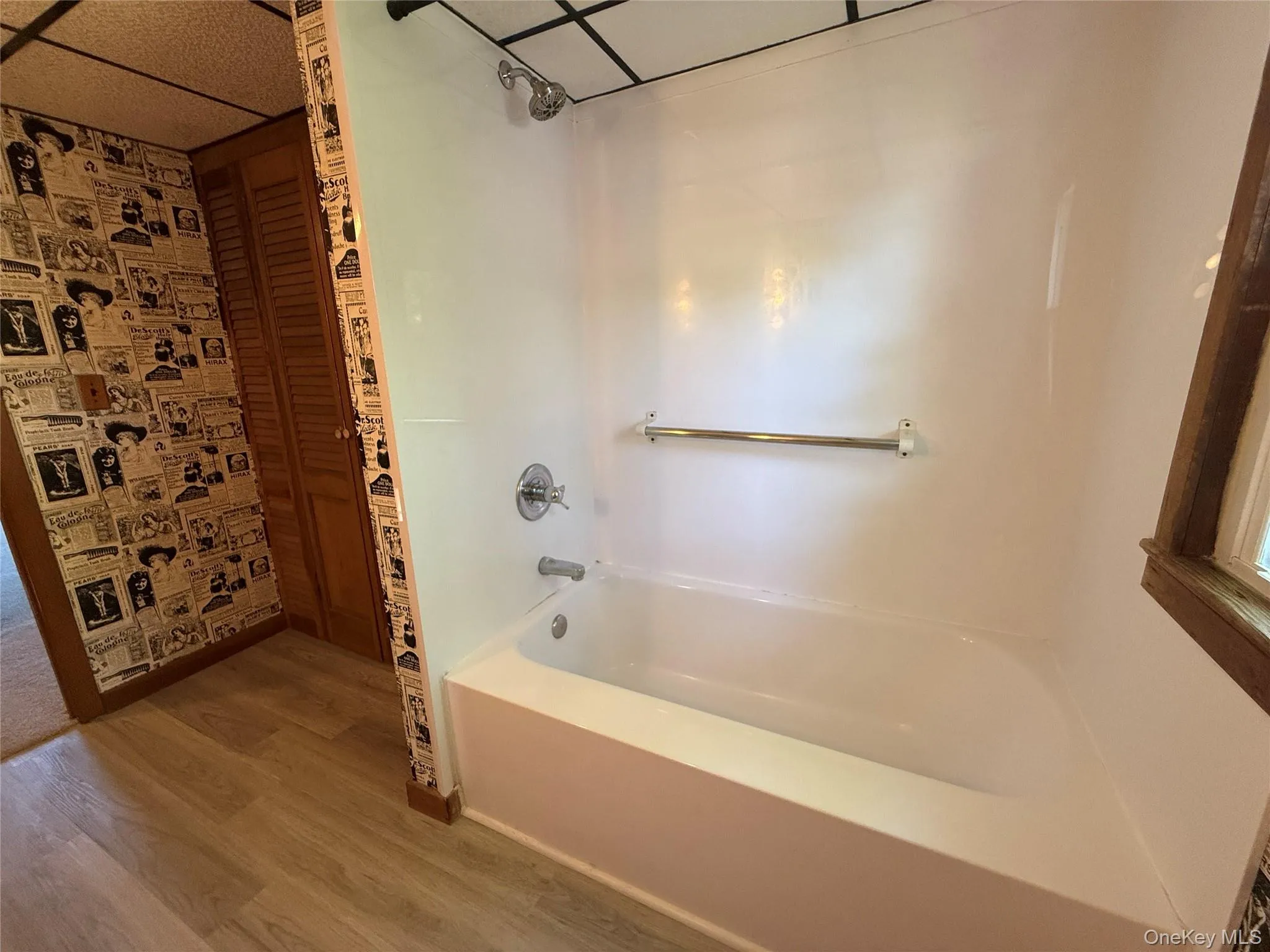 View of bathtub View of bathtub