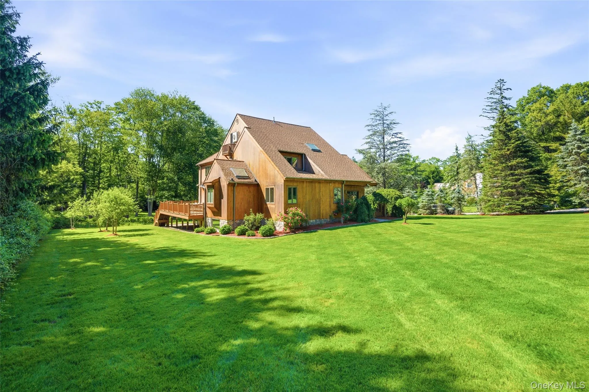 Park-Like Setting: Nestled on beautifully landscaped grounds with sweeping green space and exceptional privacy. Park-Like Setting: Nestled on beautifully landscaped grounds with sweeping green space and exceptional privacy.