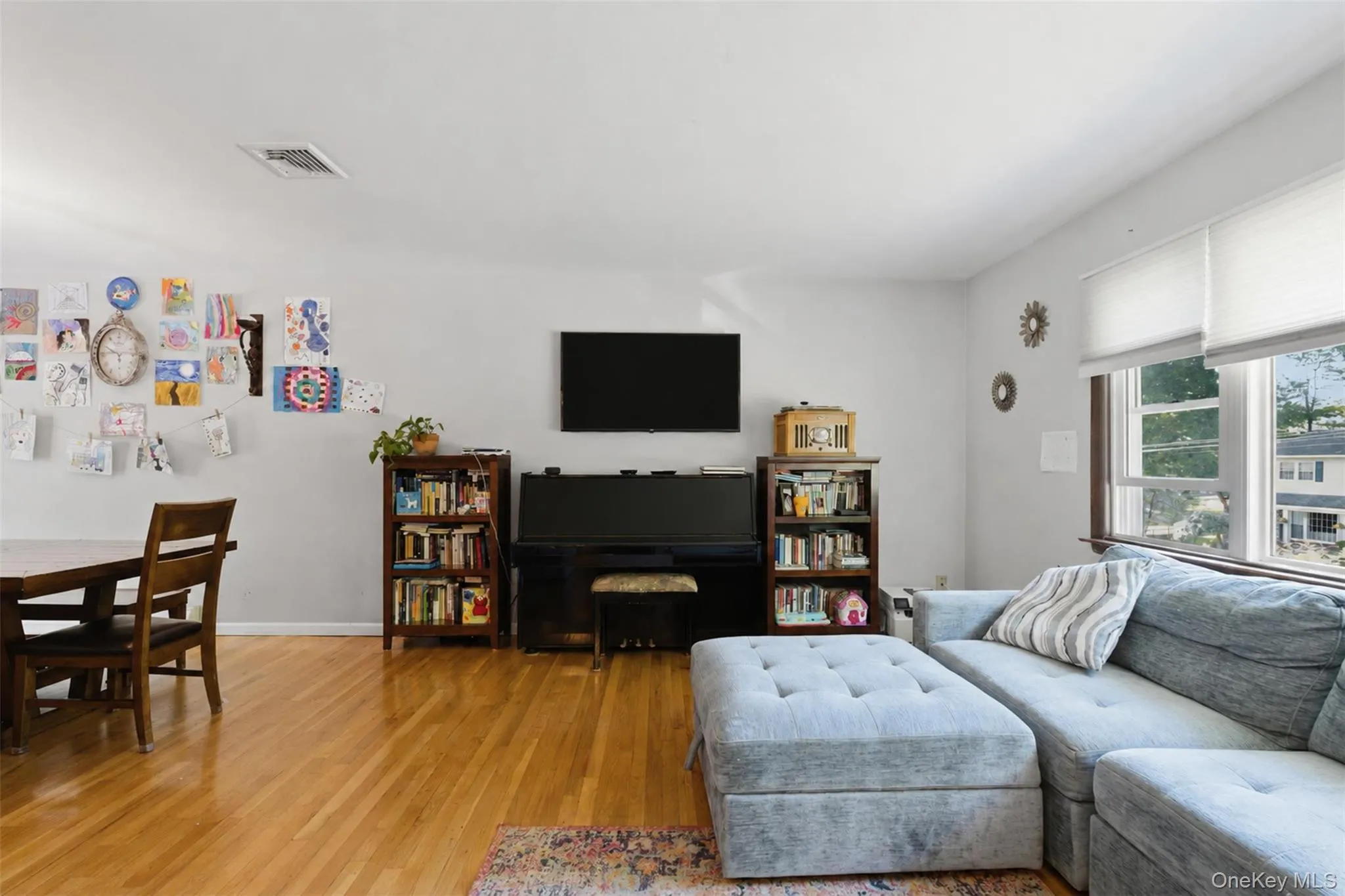 55 Carolina Drive, Clarkstown, NY, 4 Bedrooms Bedrooms, 8 Rooms Rooms,1 BathroomBathrooms,Residential,For Rent,Carolina,0,1011191 55 Carolina Drive, Clarkstown, NY, 4 Bedrooms Bedrooms, 8 Rooms Rooms,1 BathroomBathrooms,Residential,For Rent,Carolina,0,1011191